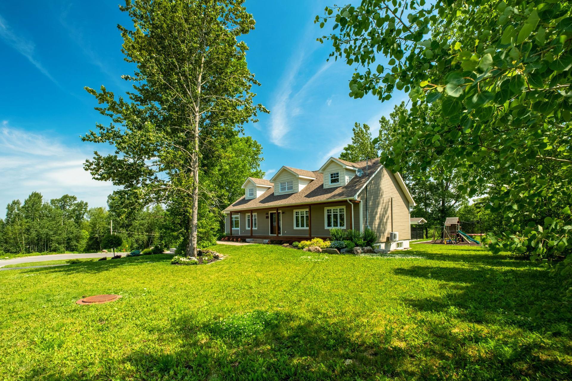 









10


Rue de la Vallée

,
Waterloo,




QC
J0E2N0

