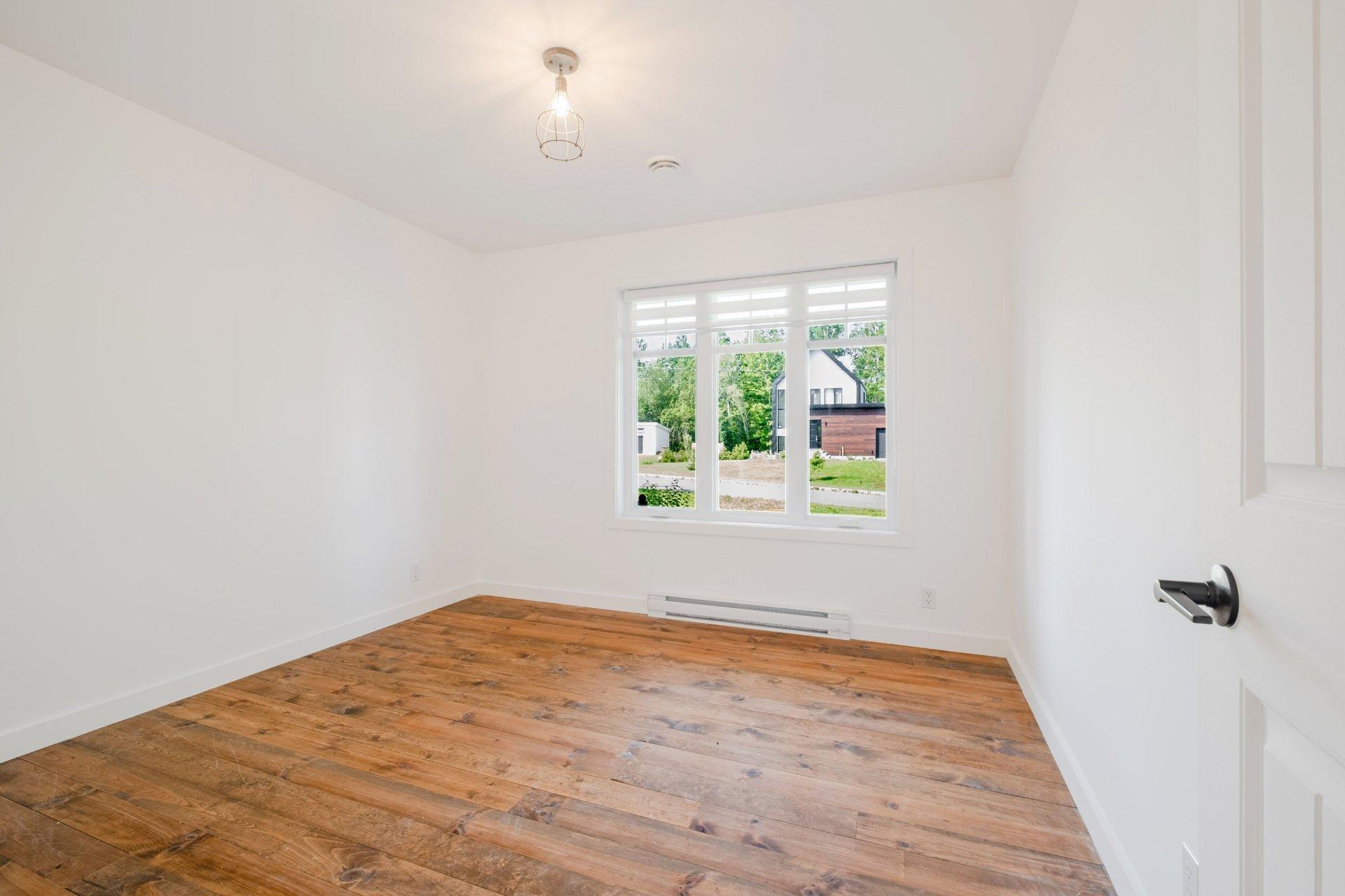 









10


Rue de la Vallée

,
Waterloo,




QC
J0E2N0

