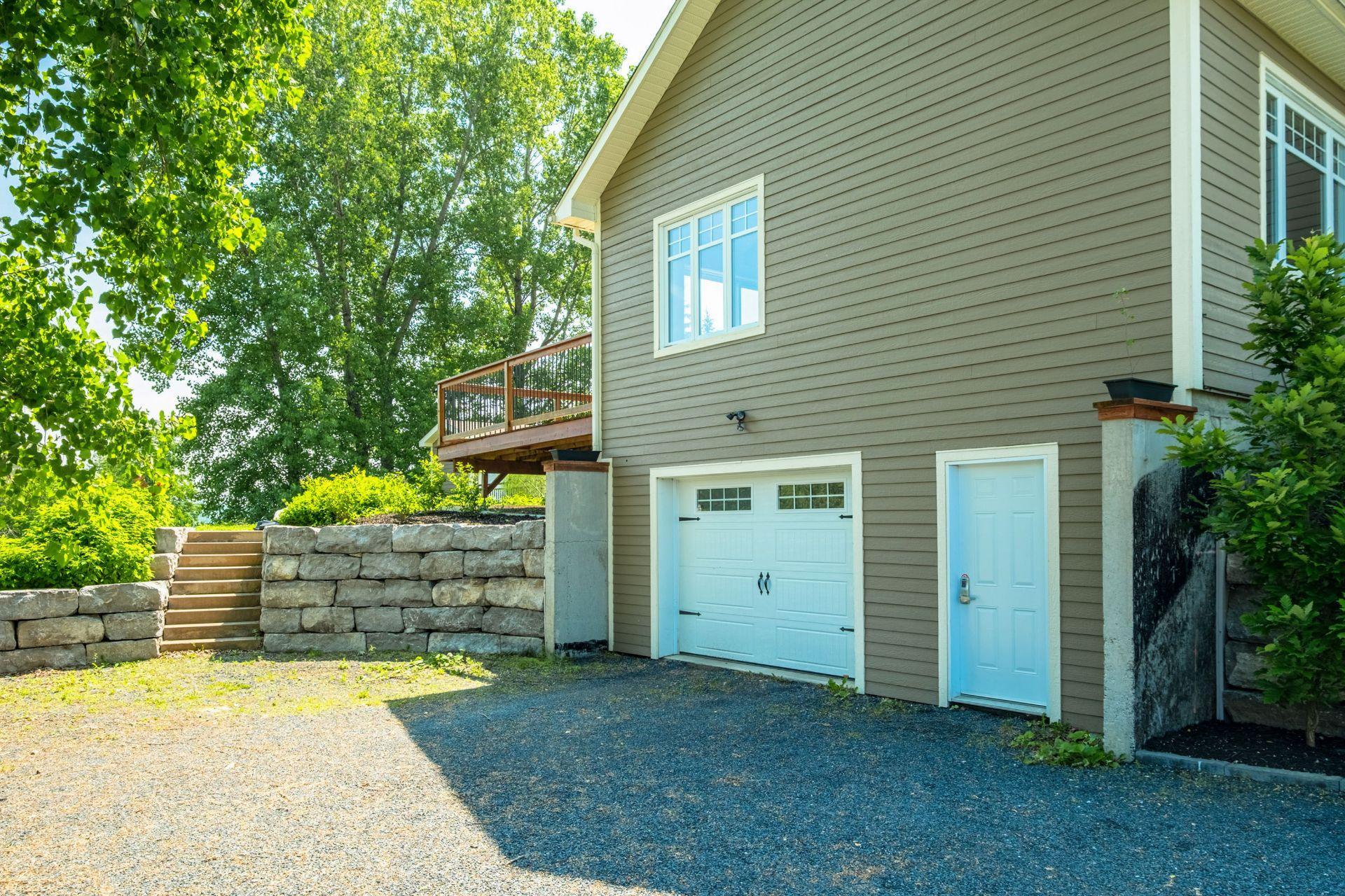 









10


Rue de la Vallée

,
Waterloo,




QC
J0E2N0

