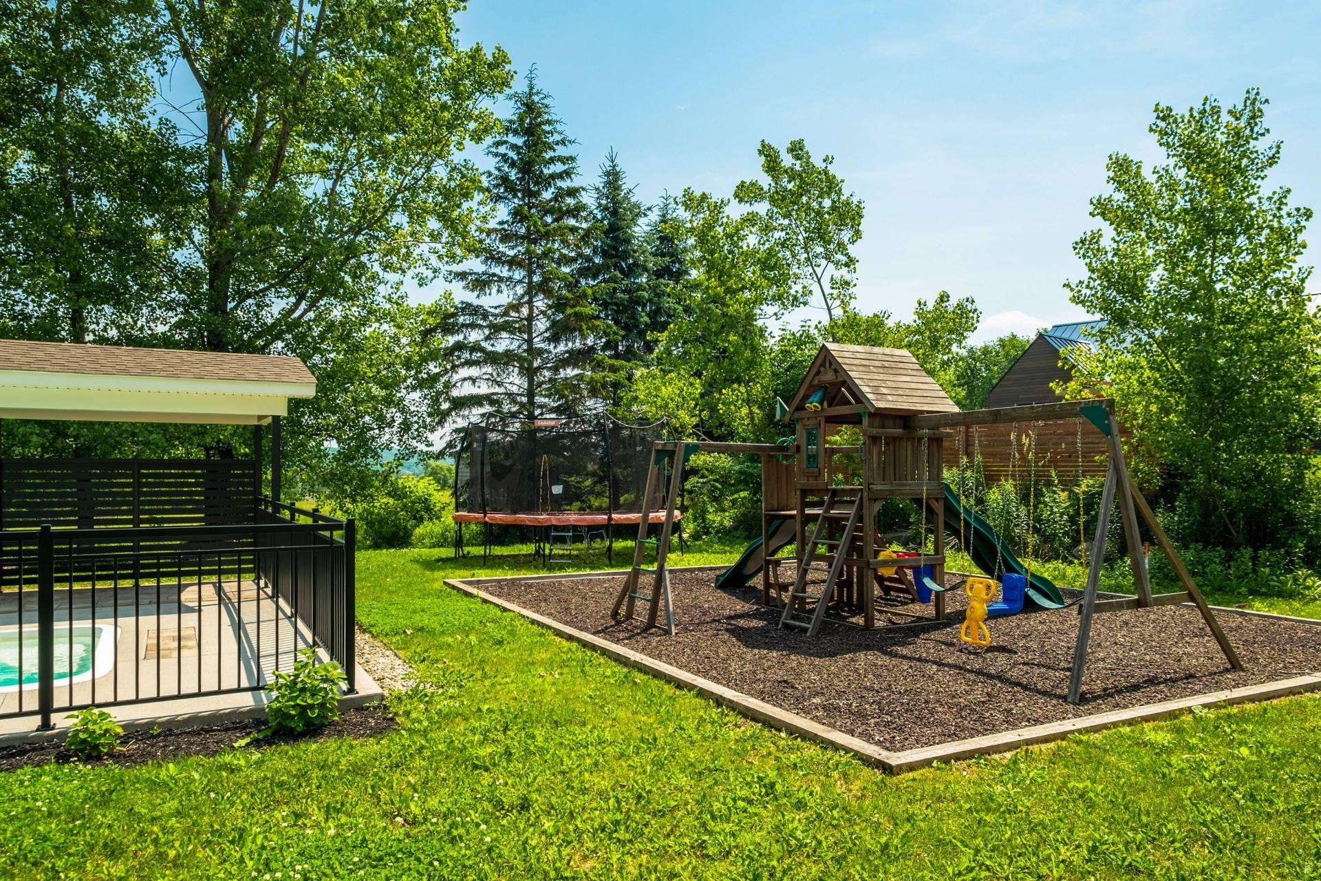 









10


Rue de la Vallée

,
Waterloo,




QC
J0E2N0

