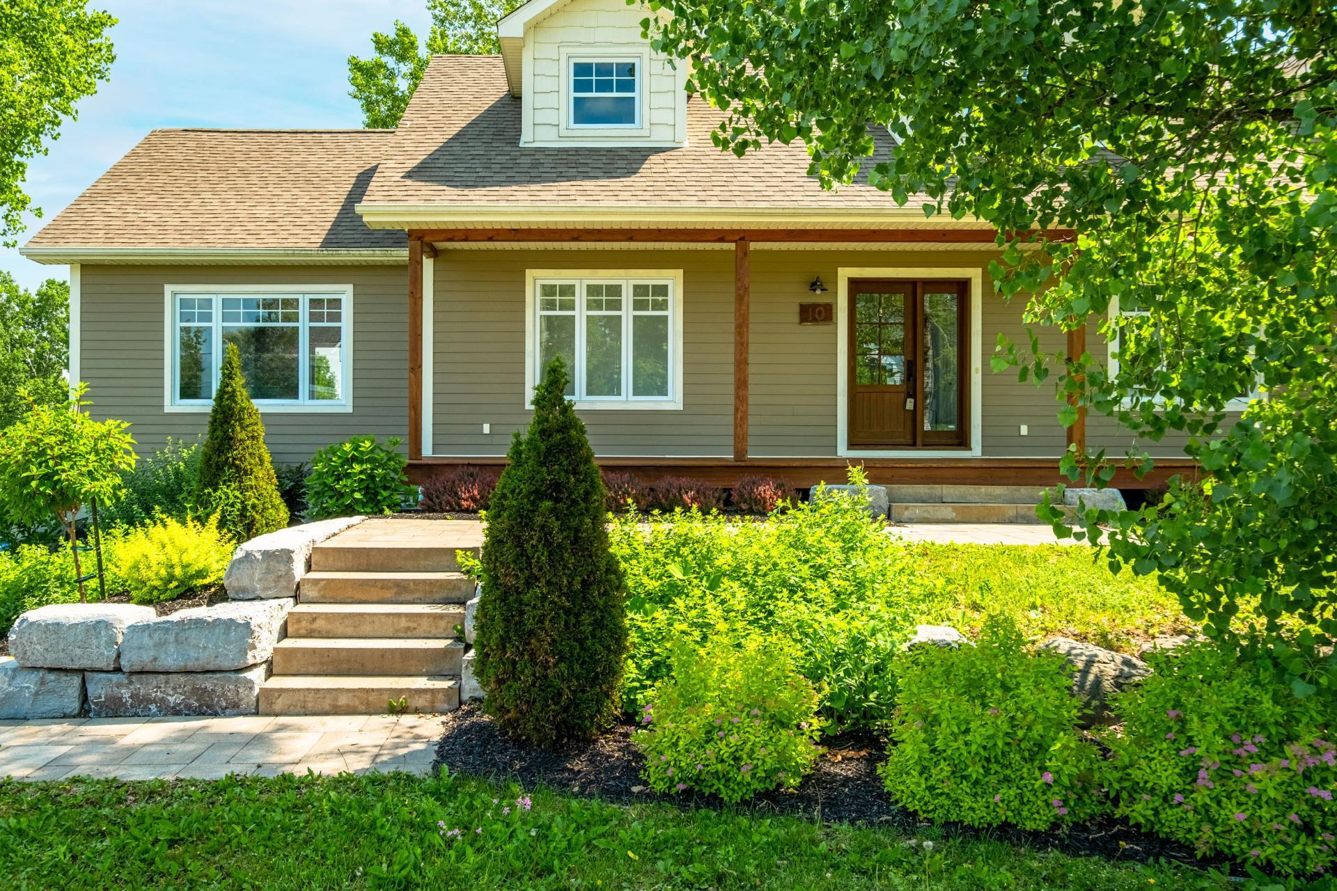 









10


Rue de la Vallée

,
Waterloo,




QC
J0E2N0

