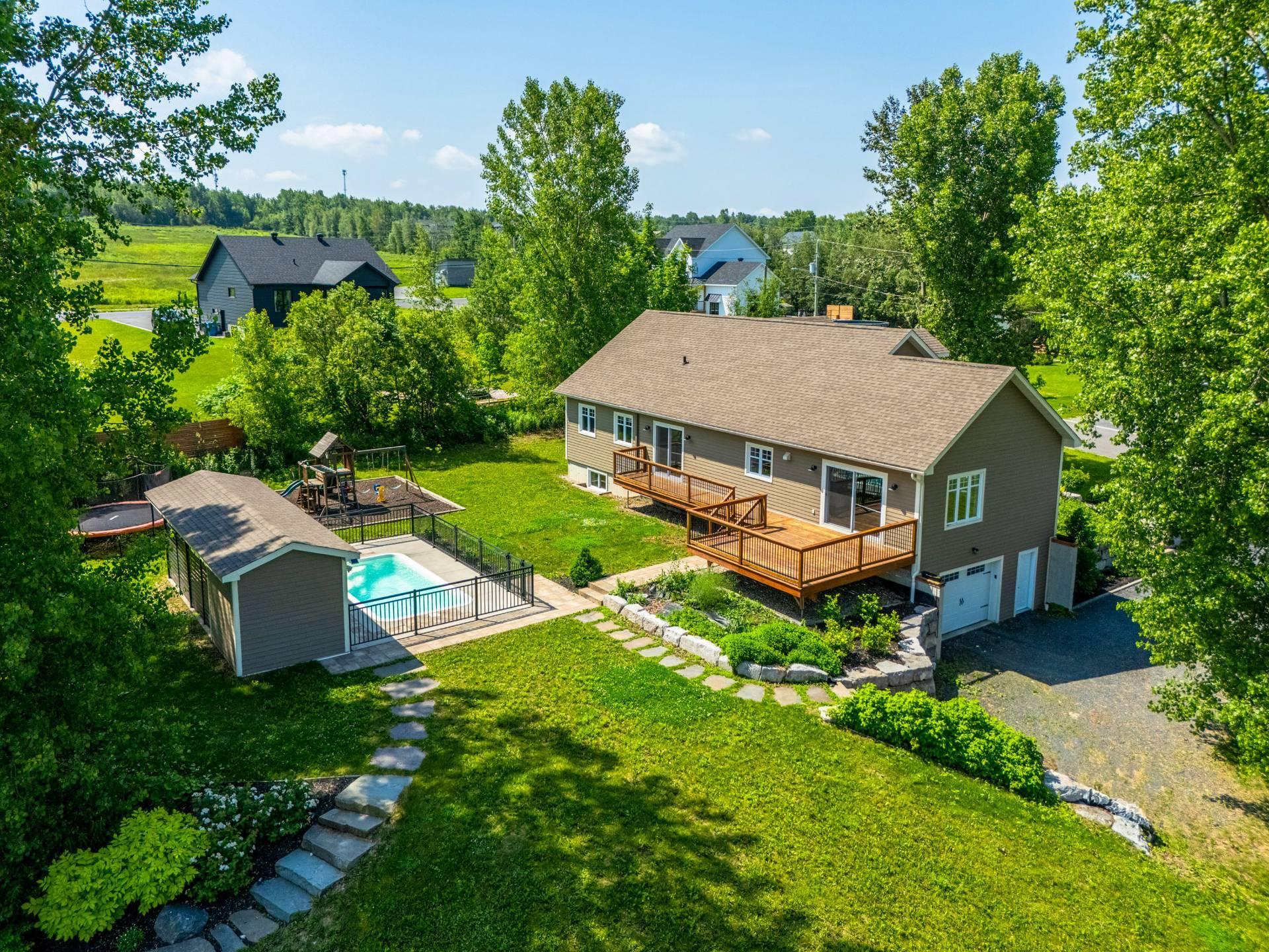 









10


Rue de la Vallée

,
Waterloo,




QC
J0E2N0

