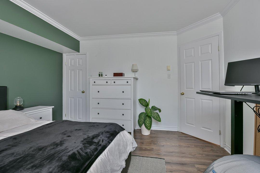 









560


Rue Notre-Dame

, 1,
La Prairie,




QC
J5R6A2

