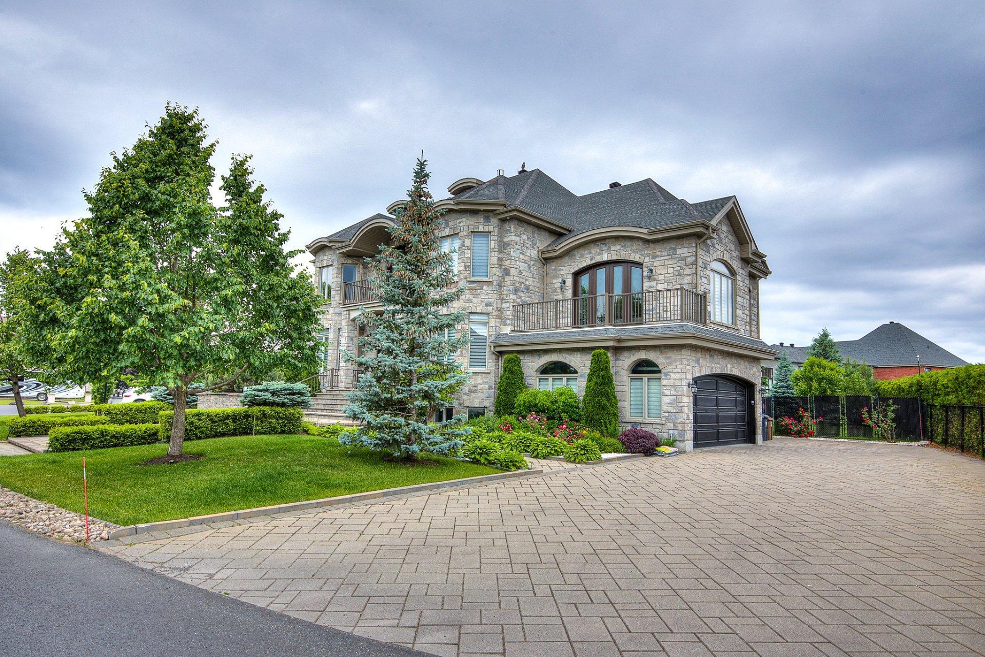 









3770


Rue de Louviers

,
Brossard,




QC
J4H3J4

