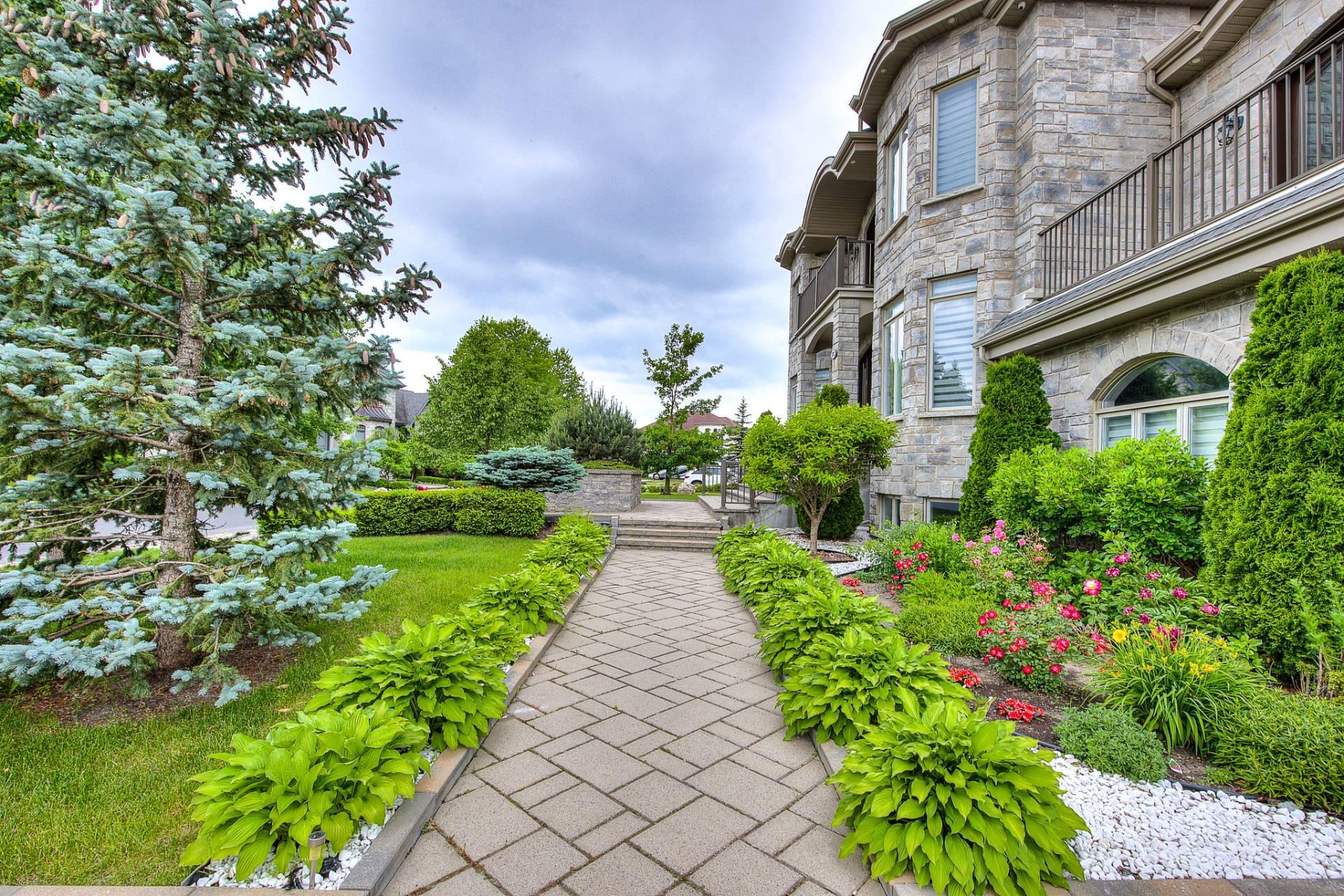 









3770


Rue de Louviers

,
Brossard,




QC
J4H3J4

