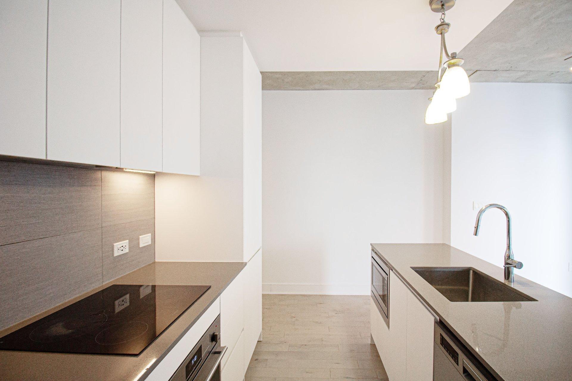 









2320


Rue Tupper

, 2005,
Montréal (Ville-Marie),




QC
H3H0B8

