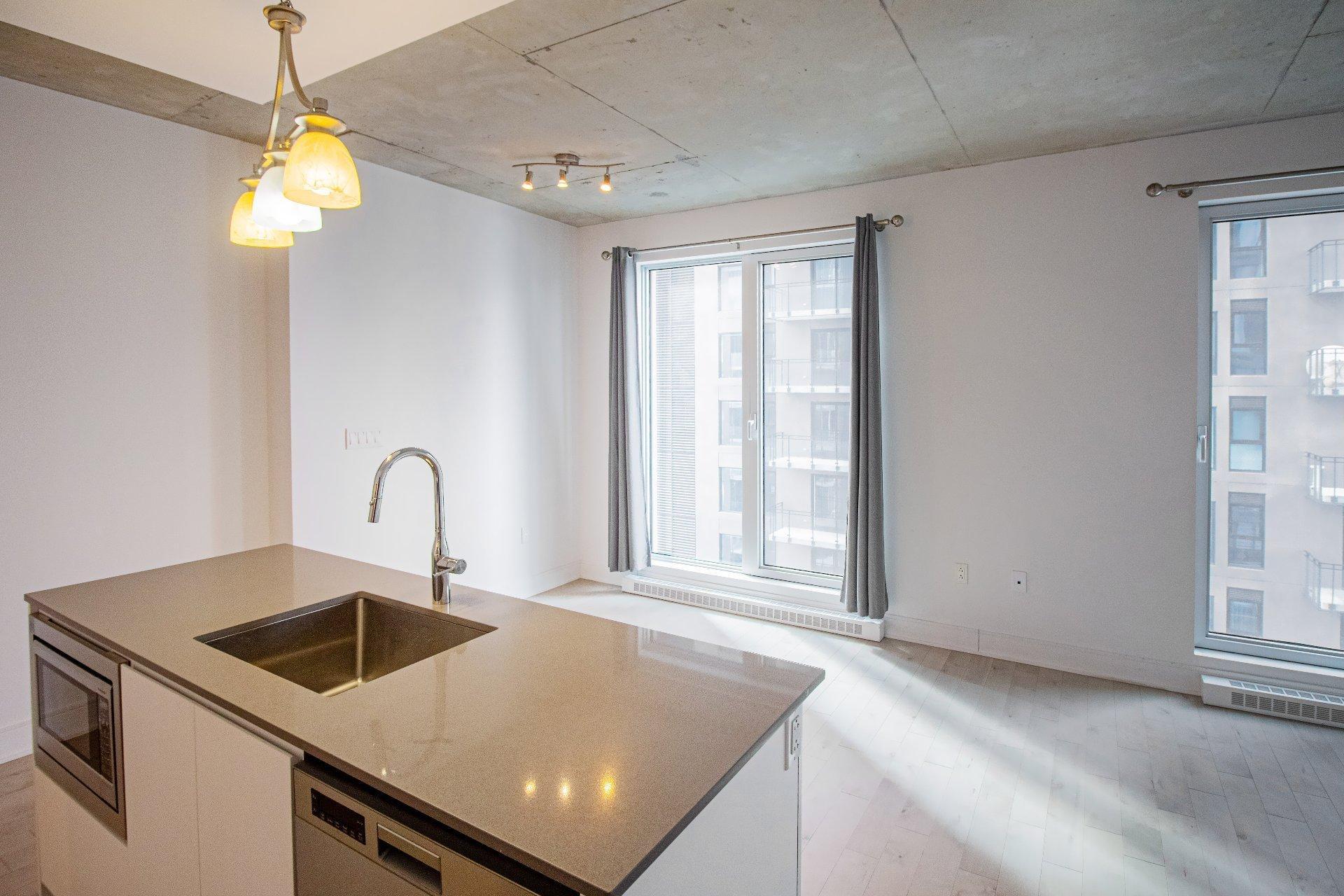 









2320


Rue Tupper

, 2005,
Montréal (Ville-Marie),




QC
H3H0B8

