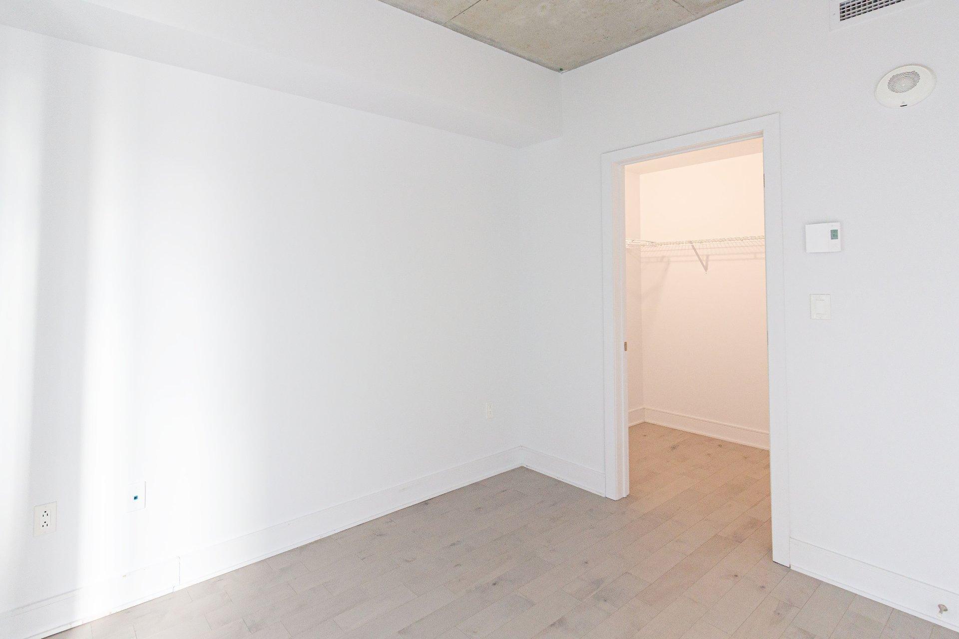









2320


Rue Tupper

, 2005,
Montréal (Ville-Marie),




QC
H3H0B8

