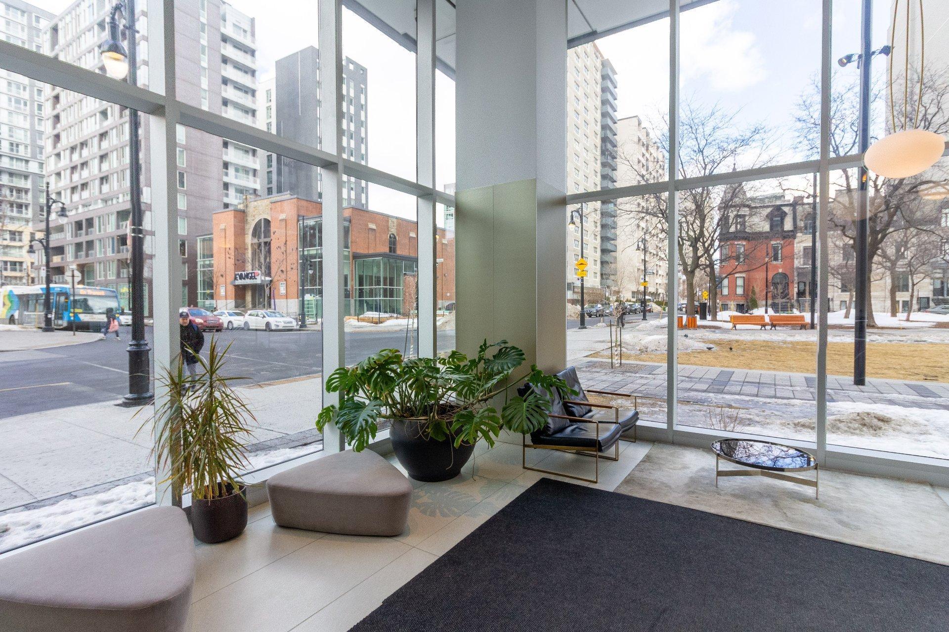 









2320


Rue Tupper

, 2005,
Montréal (Ville-Marie),




QC
H3H0B8

