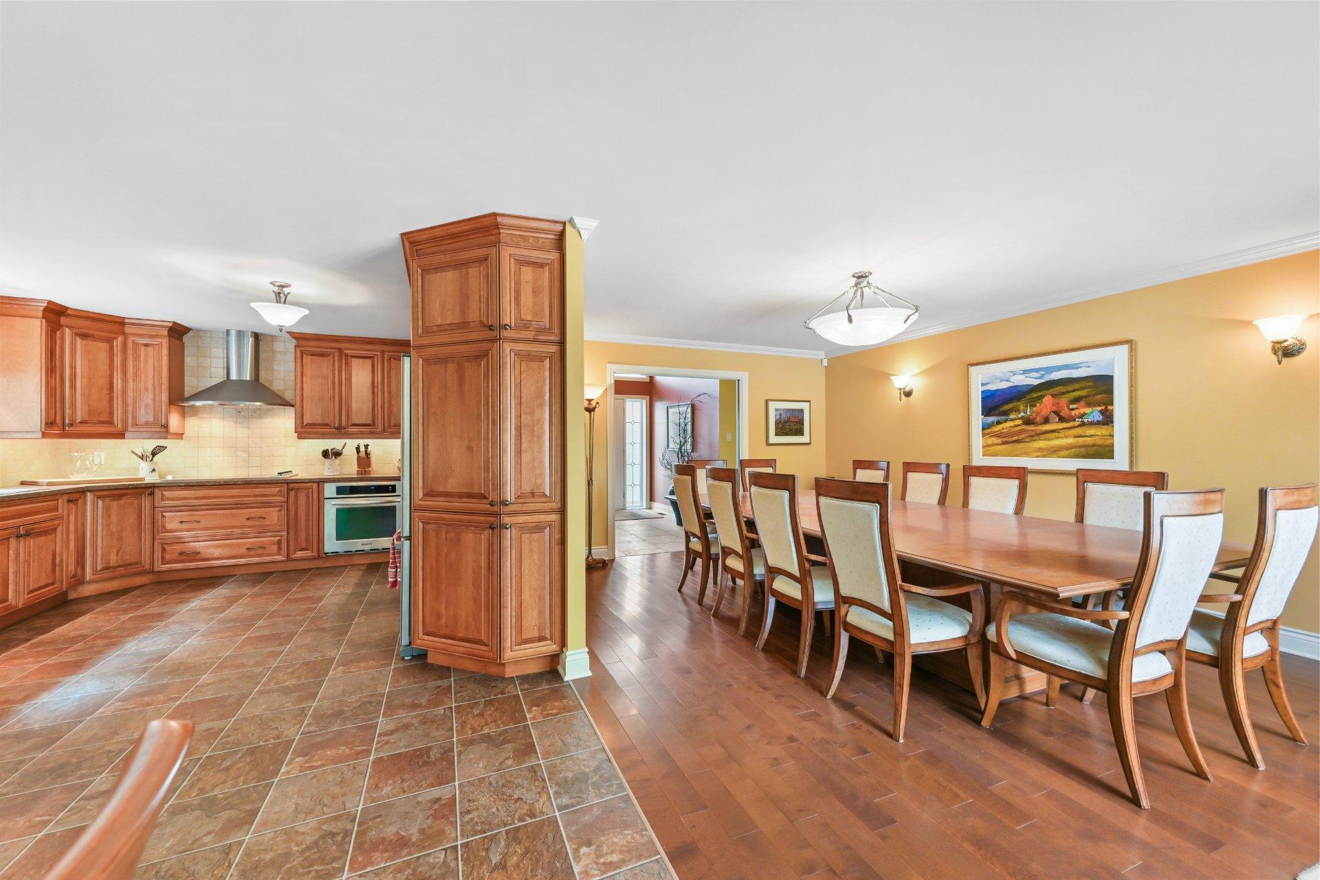 









206


Rue de la Canadienne

,
Saint-Jean-sur-Richelieu,




QC
J2Y1B2

