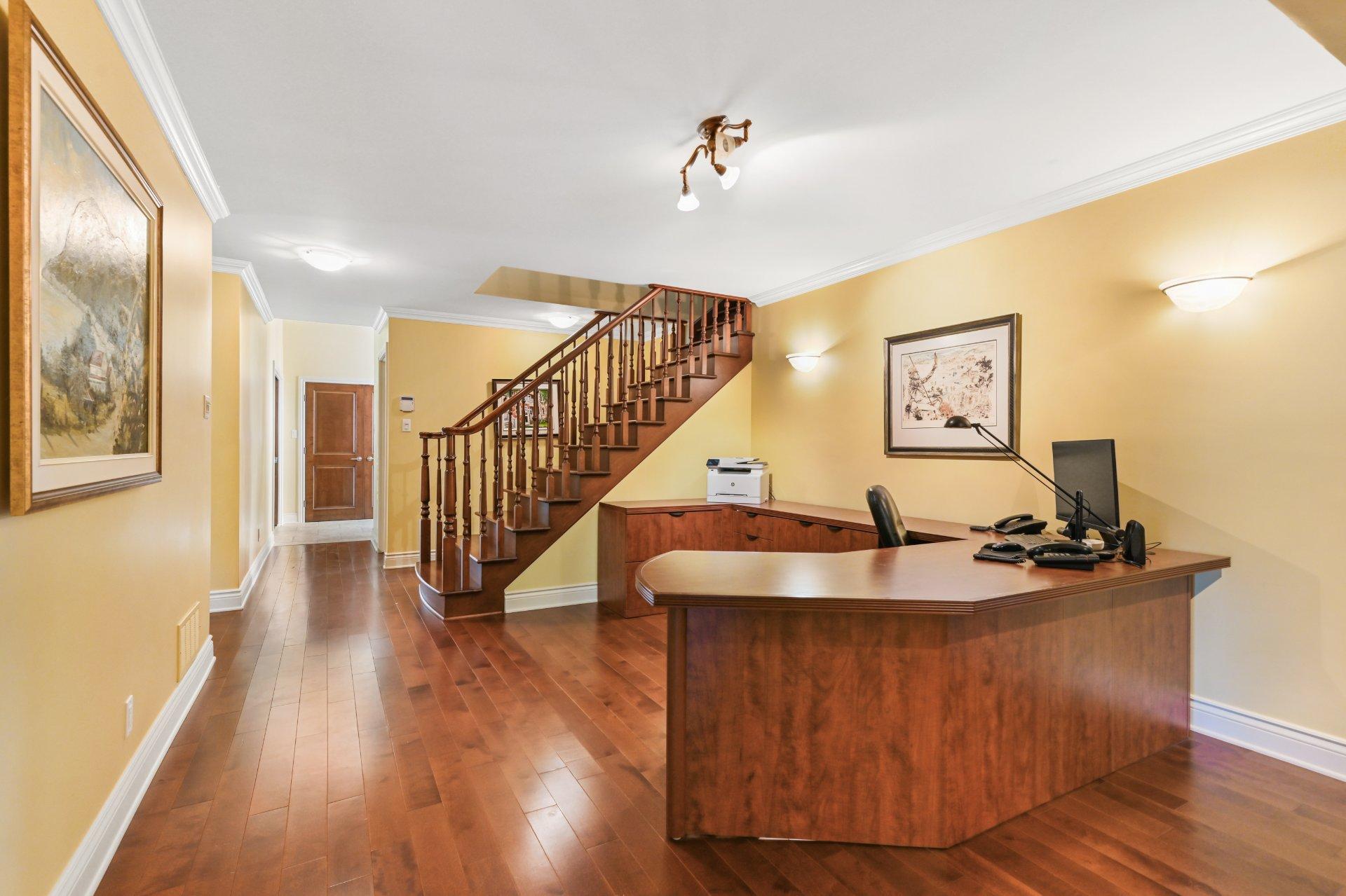 









206


Rue de la Canadienne

,
Saint-Jean-sur-Richelieu,




QC
J2Y1B2

