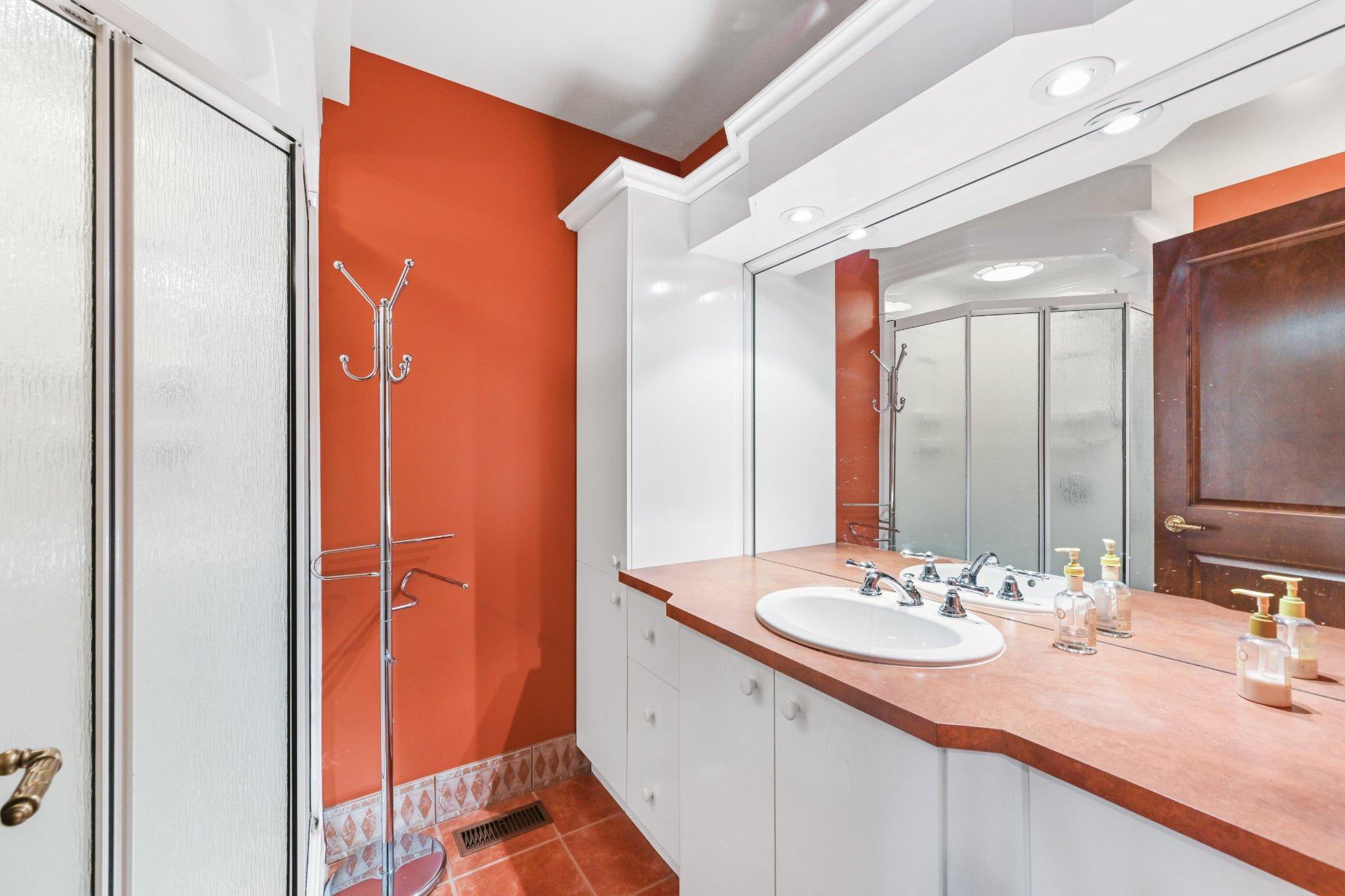 









206


Rue de la Canadienne

,
Saint-Jean-sur-Richelieu,




QC
J2Y1B2

