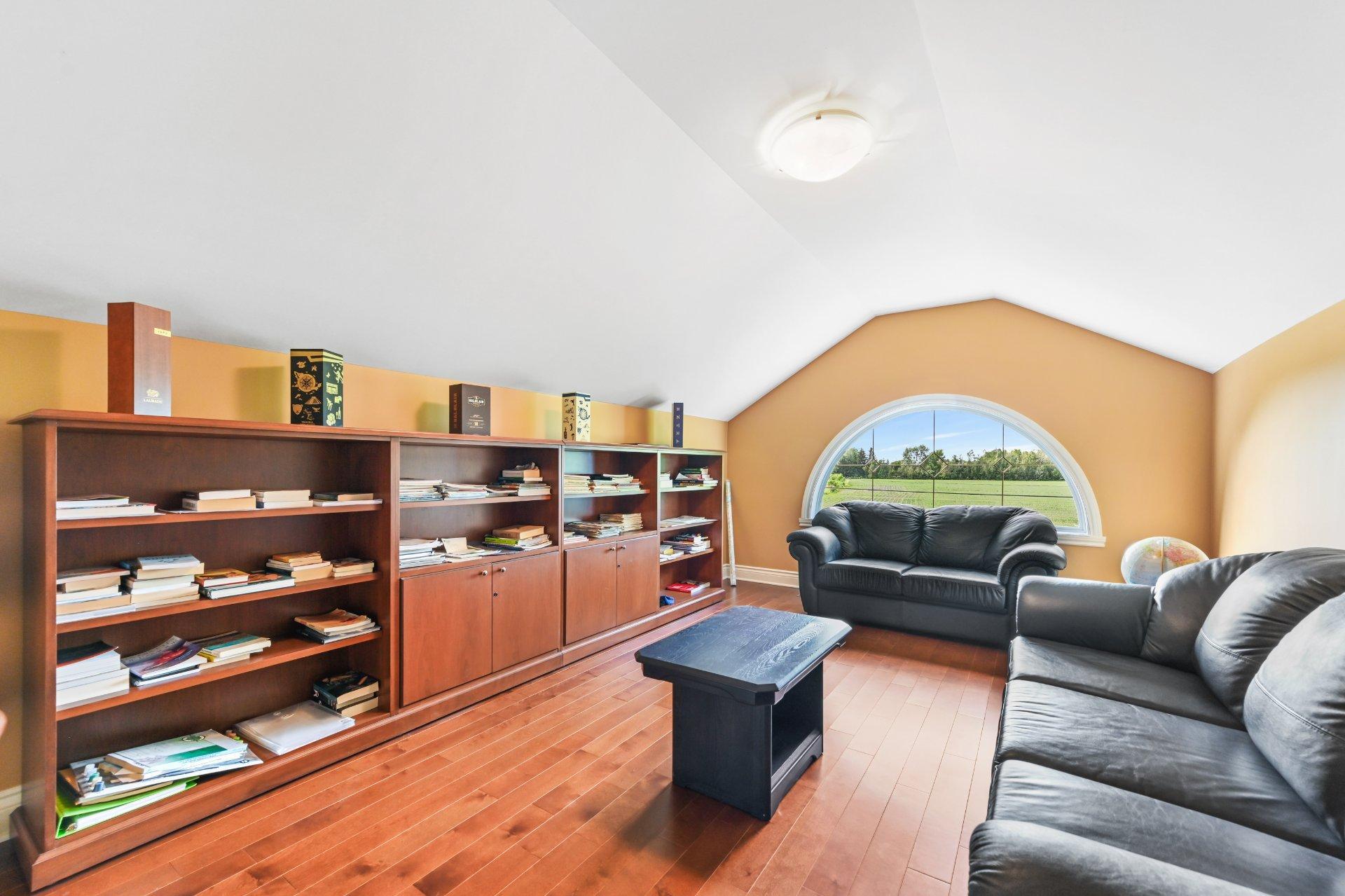 









206


Rue de la Canadienne

,
Saint-Jean-sur-Richelieu,




QC
J2Y1B2

