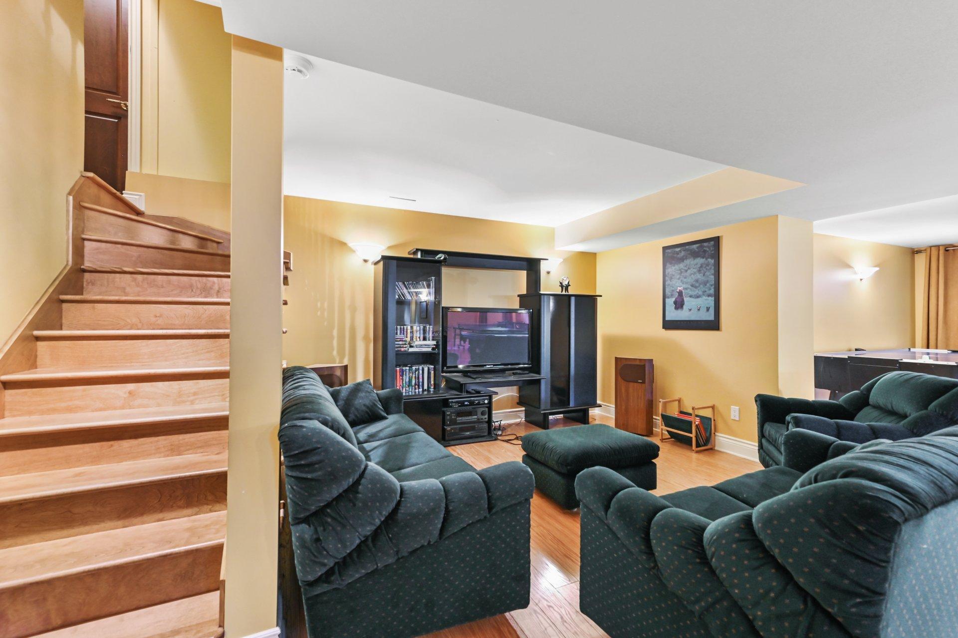 









206


Rue de la Canadienne

,
Saint-Jean-sur-Richelieu,




QC
J2Y1B2

