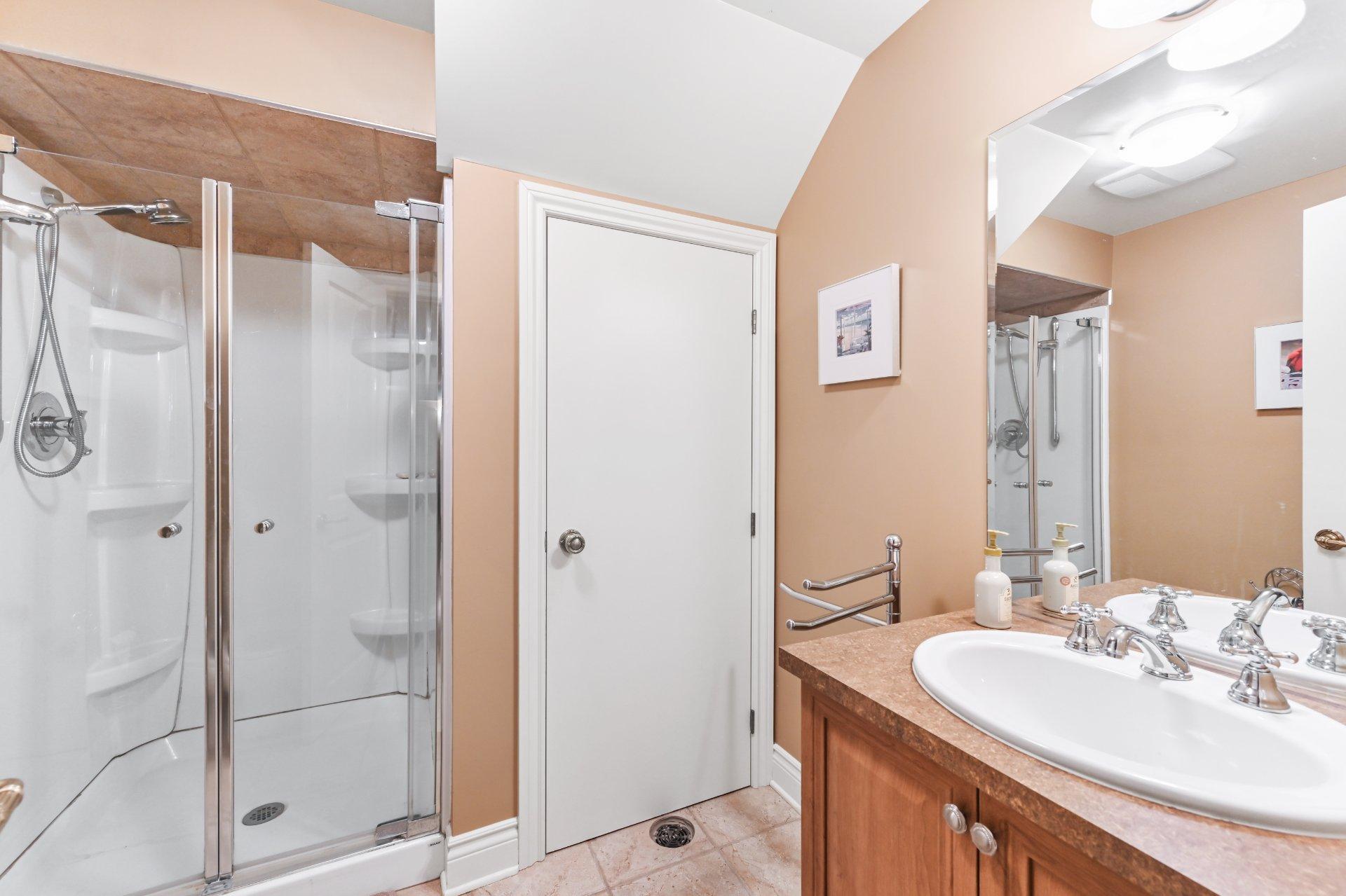 









206


Rue de la Canadienne

,
Saint-Jean-sur-Richelieu,




QC
J2Y1B2

