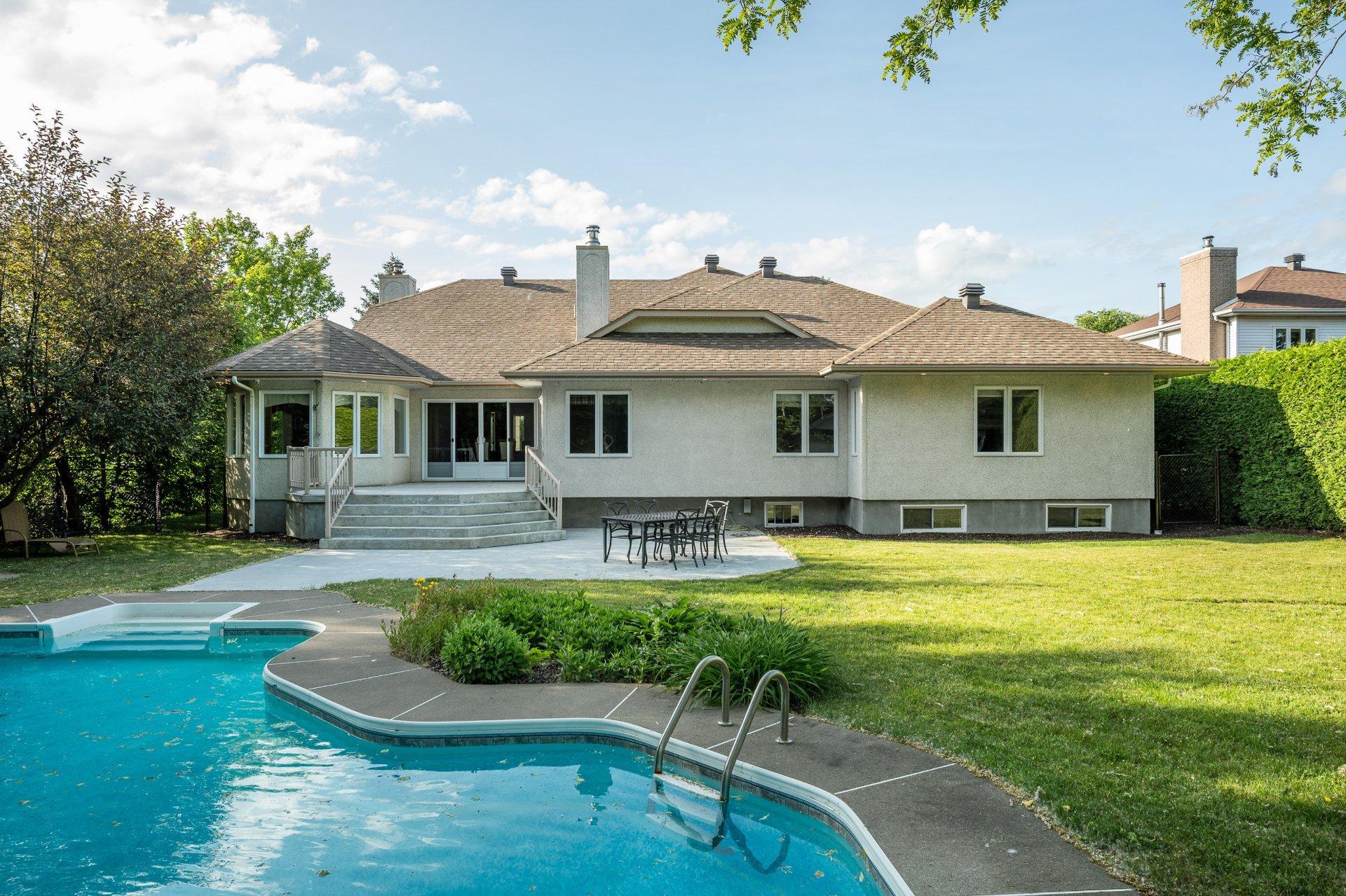 









206


Rue de la Canadienne

,
Saint-Jean-sur-Richelieu,




QC
J2Y1B2

