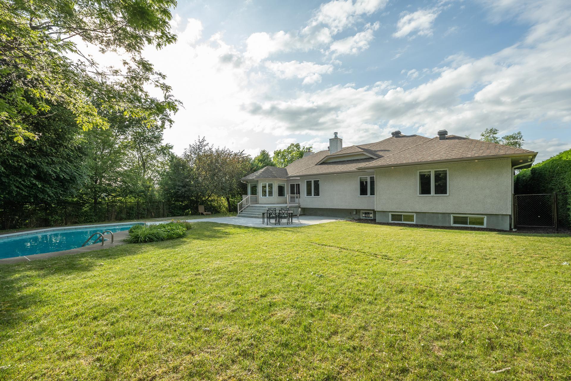 









206


Rue de la Canadienne

,
Saint-Jean-sur-Richelieu,




QC
J2Y1B2

