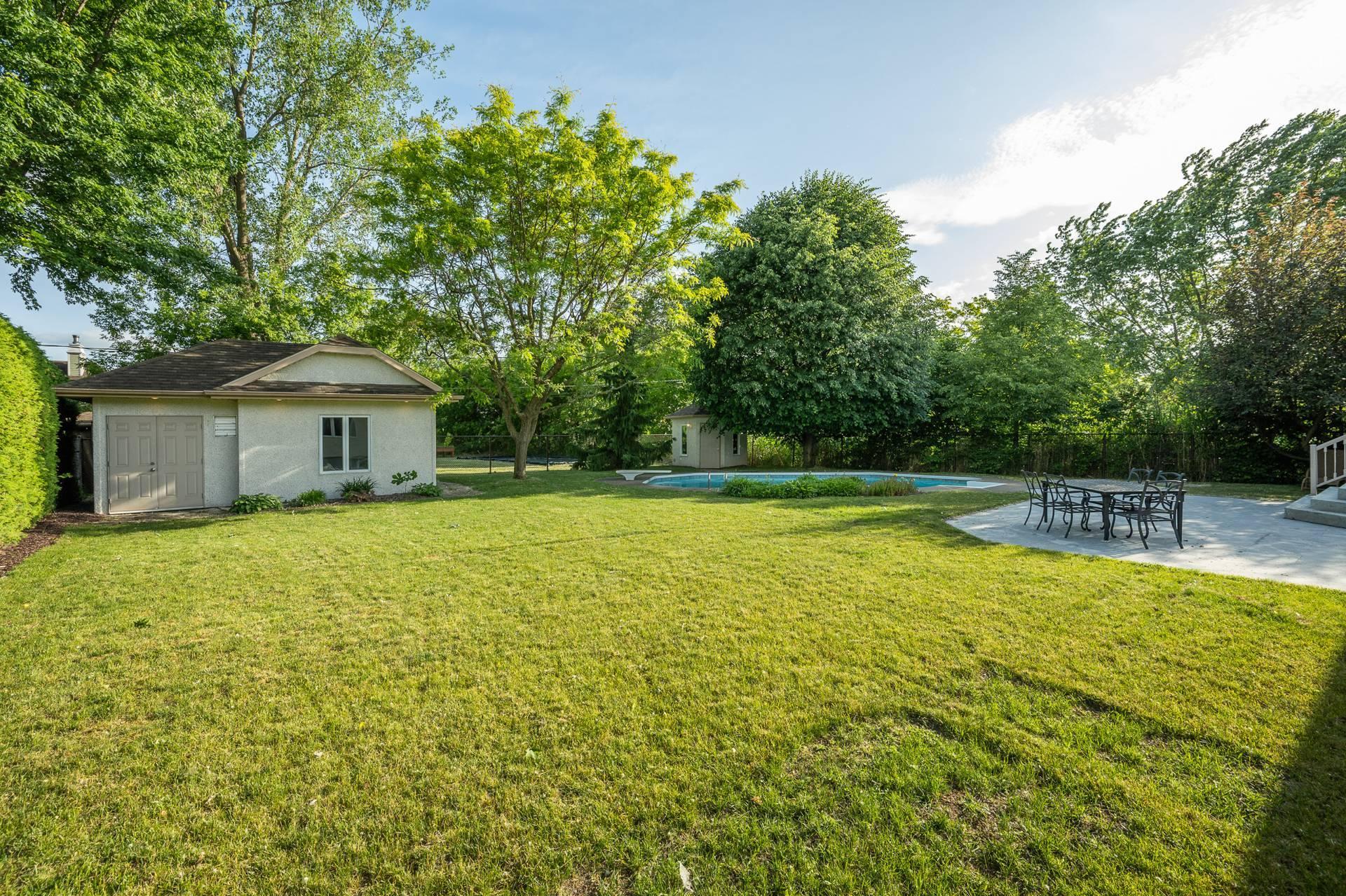 









206


Rue de la Canadienne

,
Saint-Jean-sur-Richelieu,




QC
J2Y1B2

