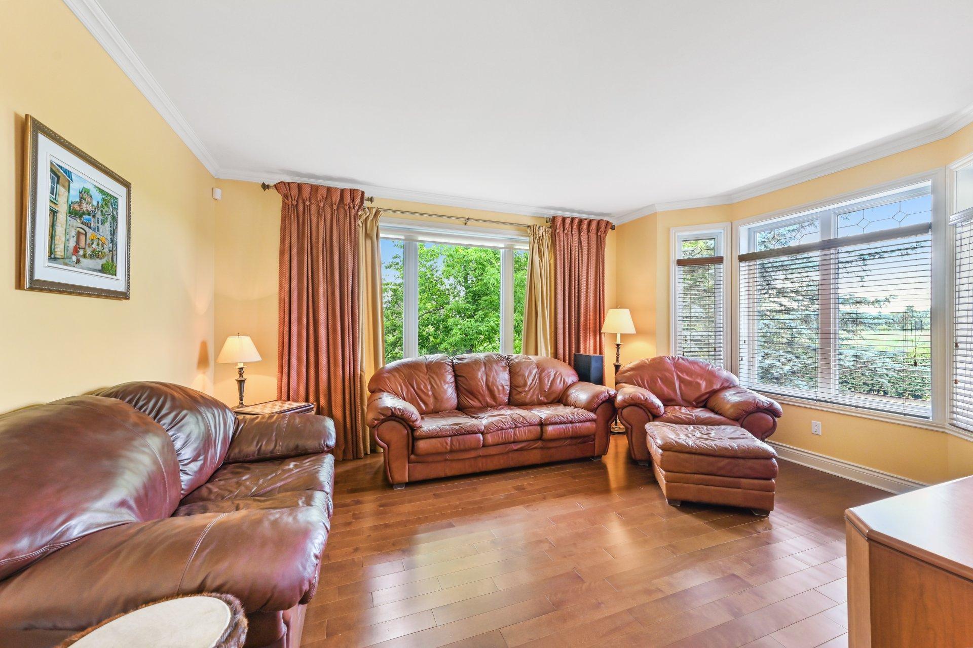 









206


Rue de la Canadienne

,
Saint-Jean-sur-Richelieu,




QC
J2Y1B2

