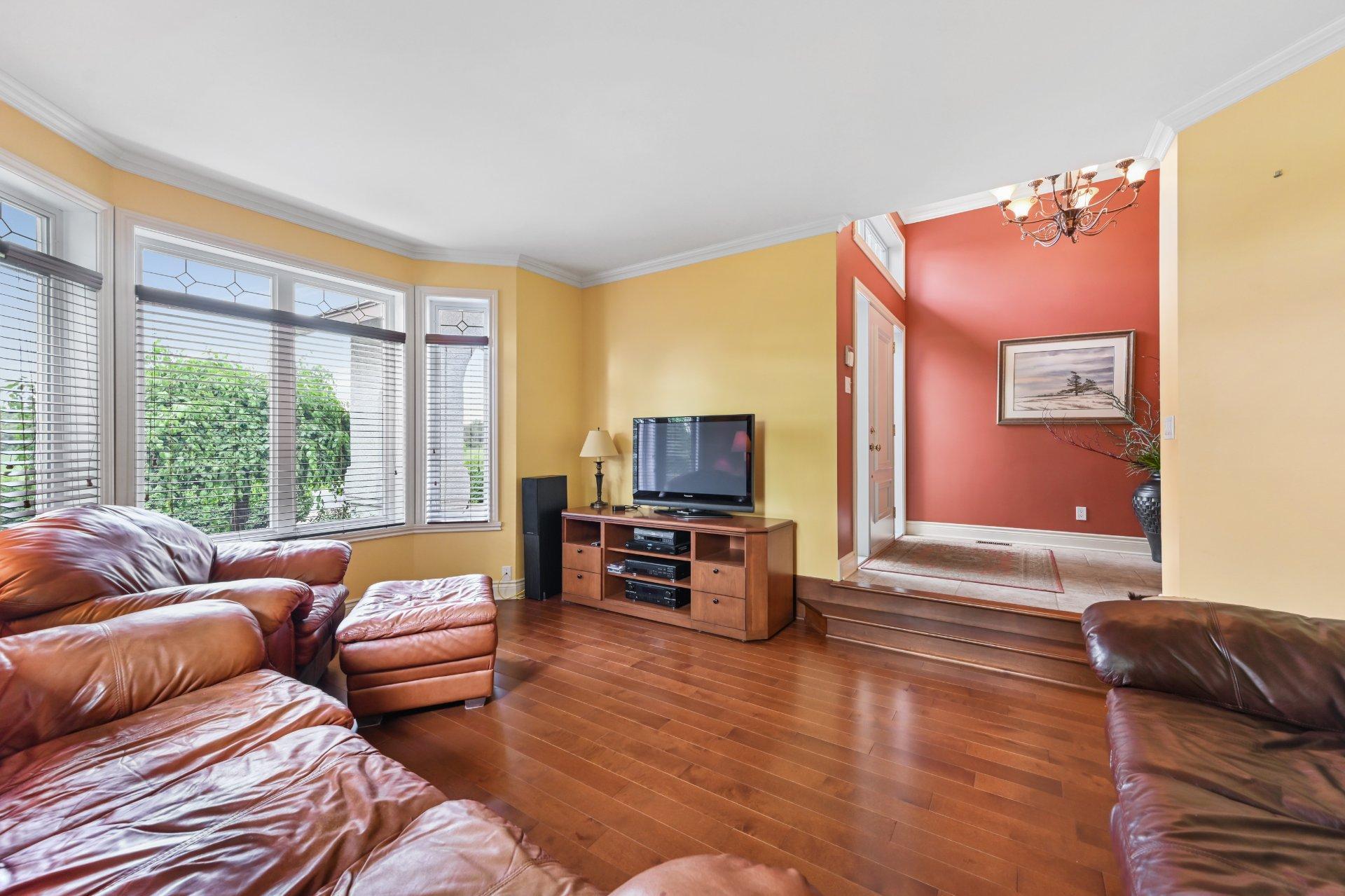 









206


Rue de la Canadienne

,
Saint-Jean-sur-Richelieu,




QC
J2Y1B2


