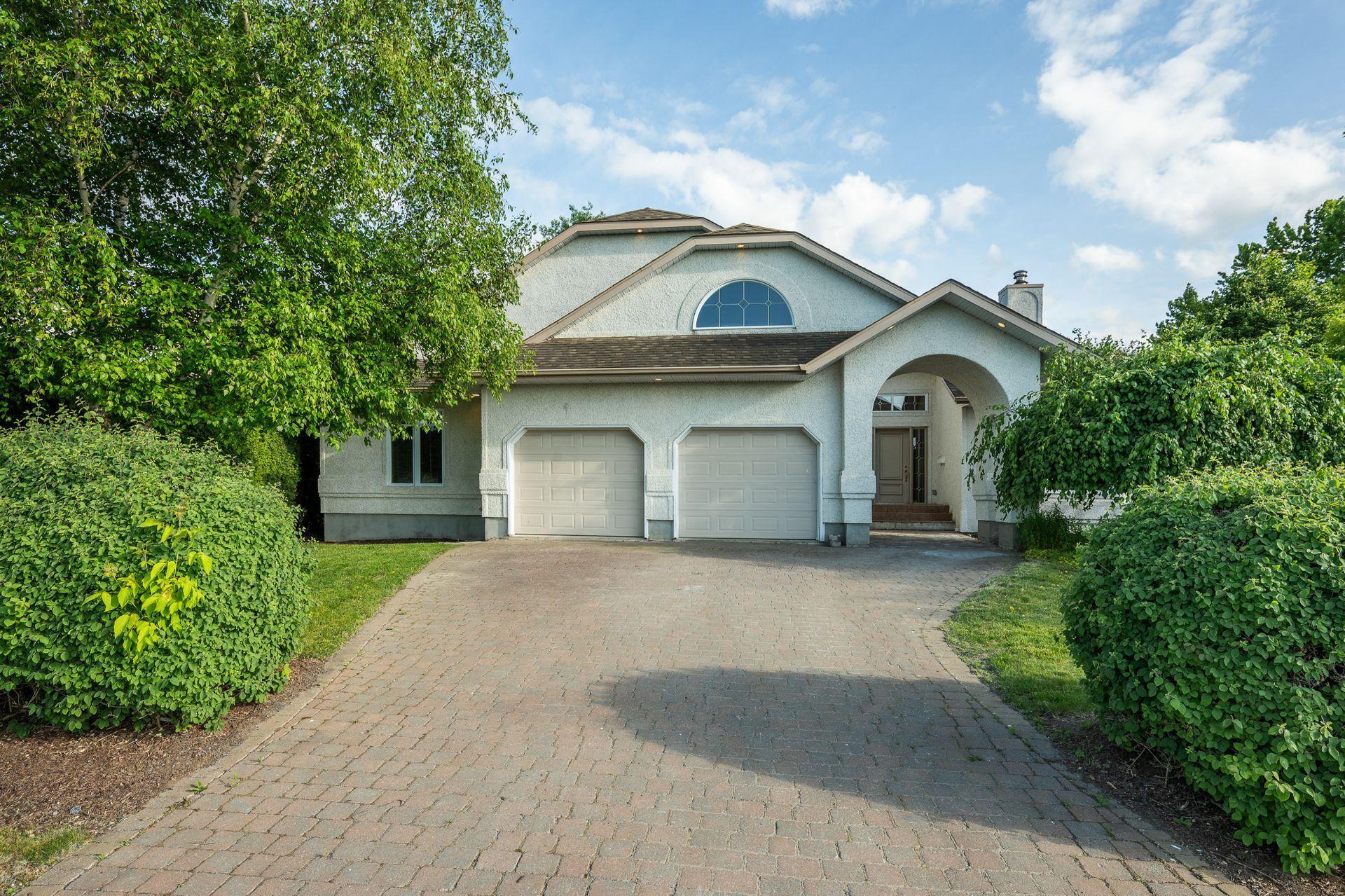 









206


Rue de la Canadienne

,
Saint-Jean-sur-Richelieu,




QC
J2Y1B2

