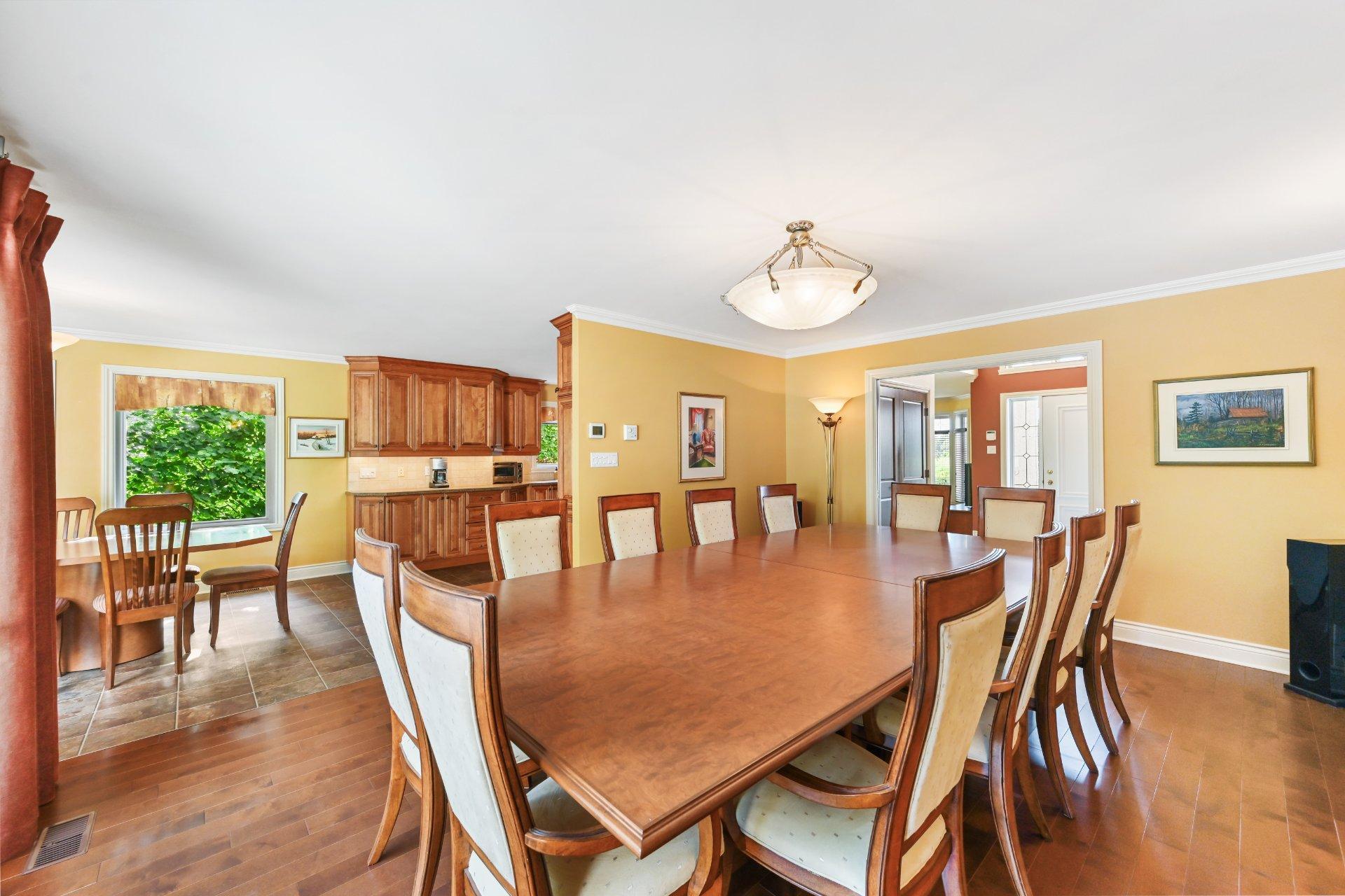 









206


Rue de la Canadienne

,
Saint-Jean-sur-Richelieu,




QC
J2Y1B2

