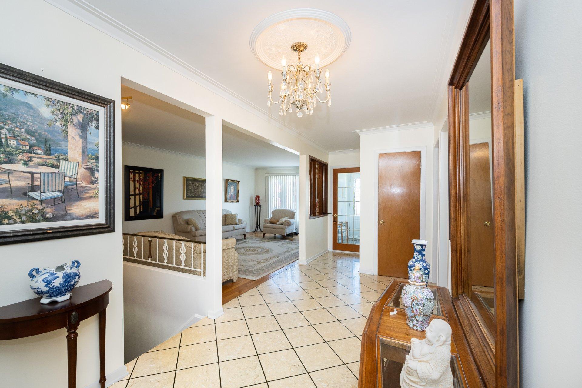 









840

 - 842


Rue Du Calvet

,
Laval (Chomedey),




QC
H7W4E7

