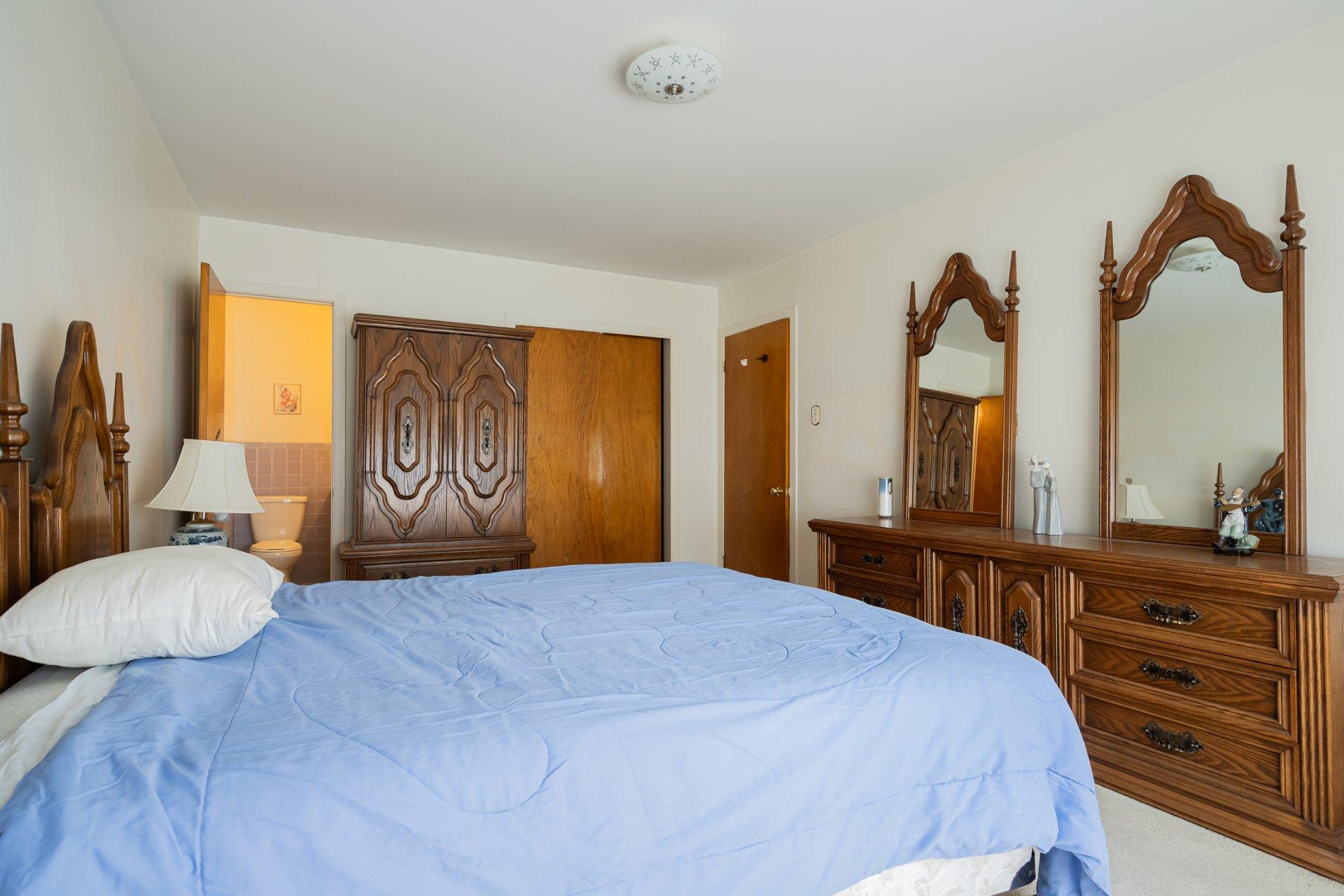 









840

 - 842


Rue Du Calvet

,
Laval (Chomedey),




QC
H7W4E7

