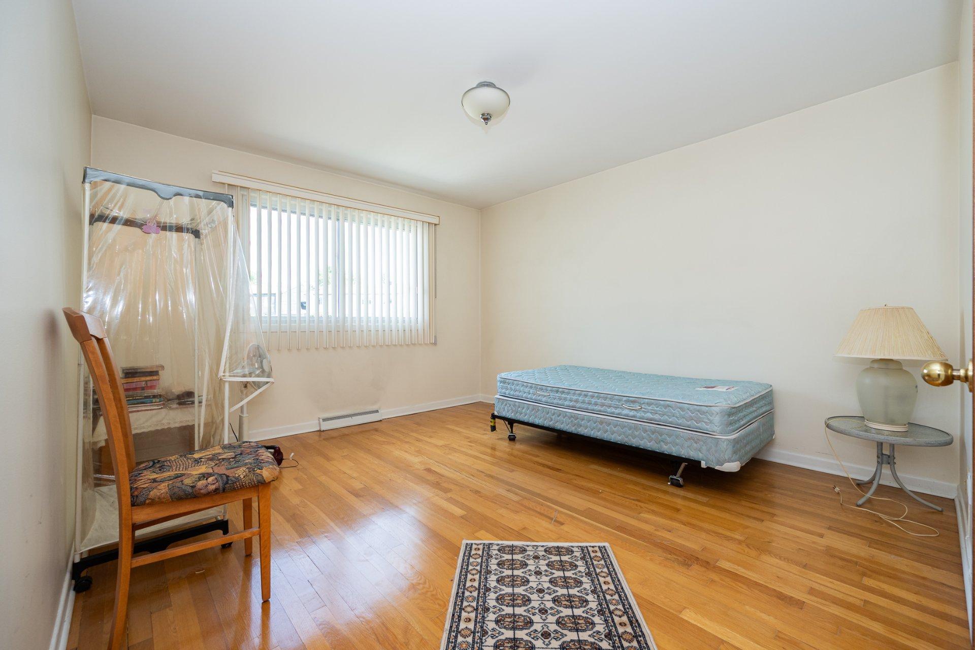 









840

 - 842


Rue Du Calvet

,
Laval (Chomedey),




QC
H7W4E7


