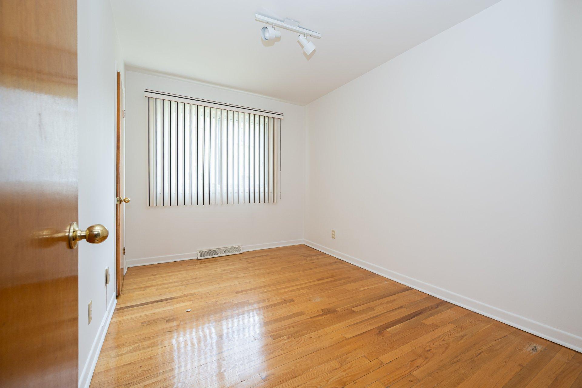 









840

 - 842


Rue Du Calvet

,
Laval (Chomedey),




QC
H7W4E7

