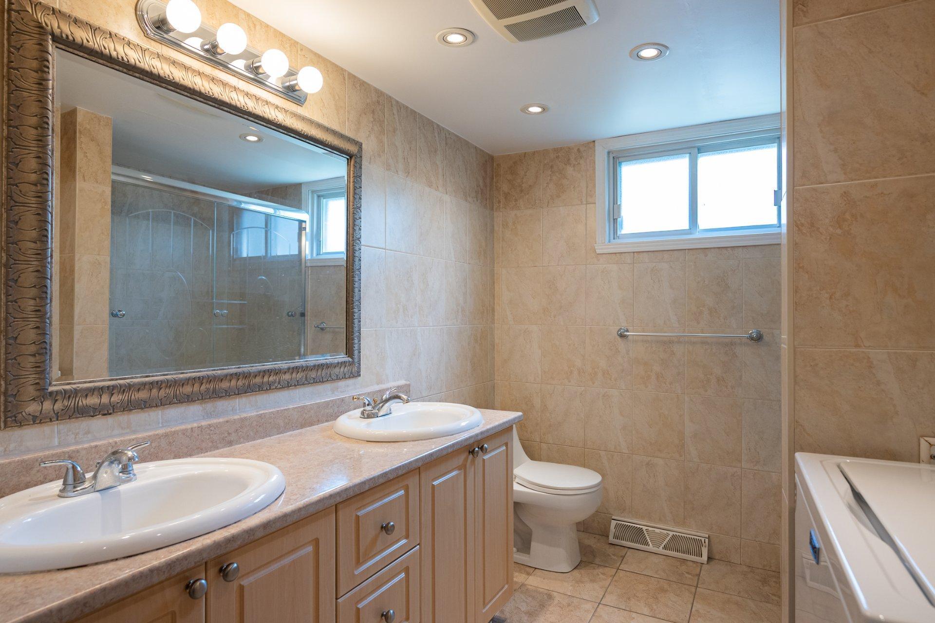 









840

 - 842


Rue Du Calvet

,
Laval (Chomedey),




QC
H7W4E7

