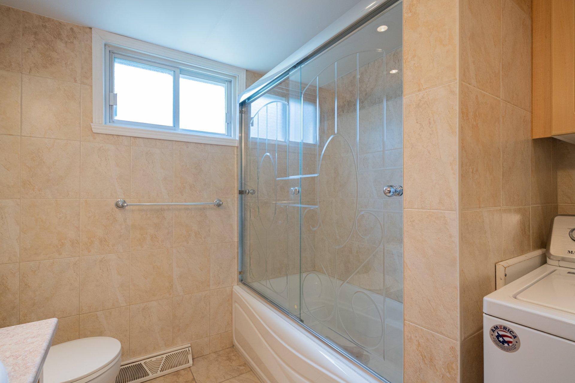 









840

 - 842


Rue Du Calvet

,
Laval (Chomedey),




QC
H7W4E7

