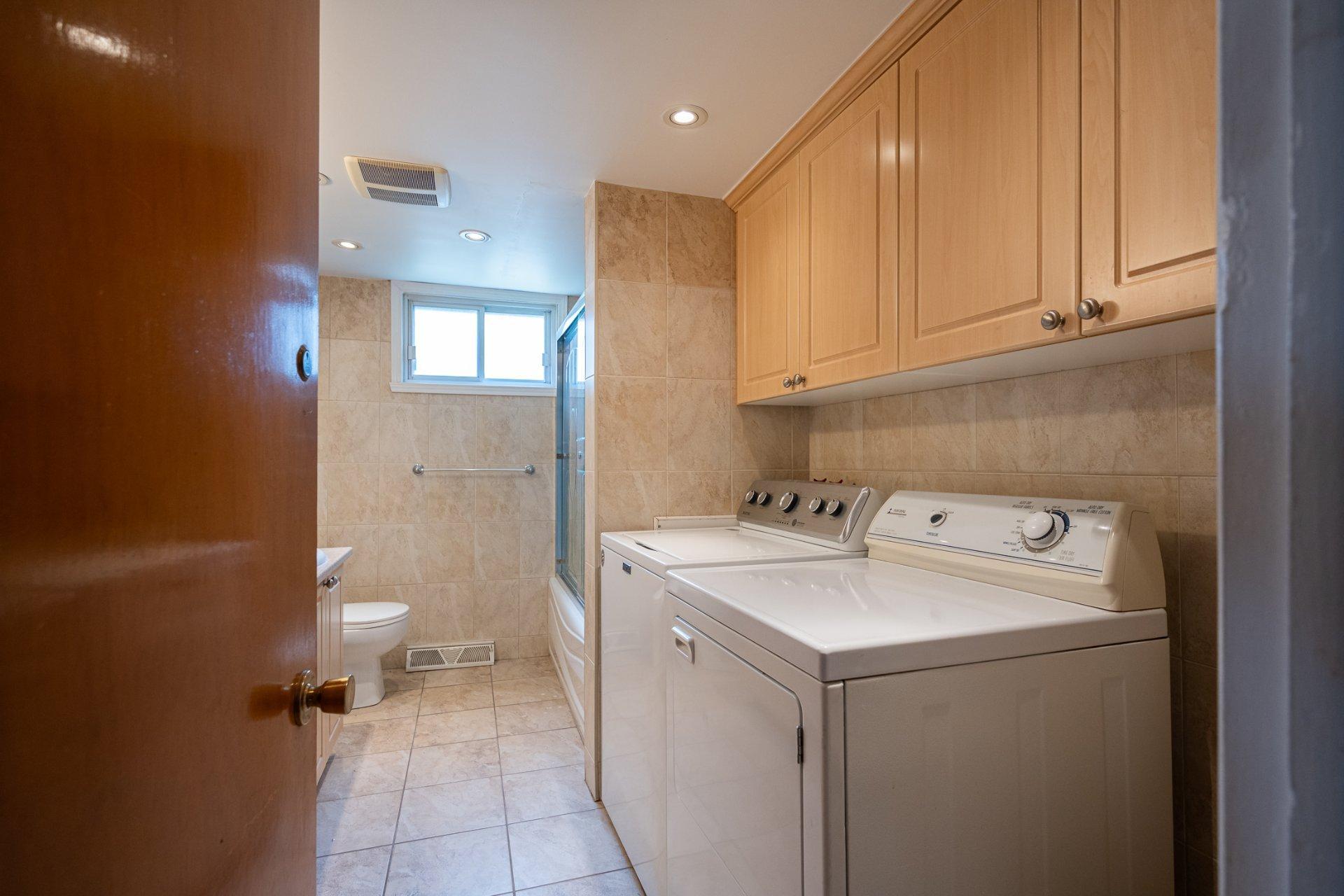 









840

 - 842


Rue Du Calvet

,
Laval (Chomedey),




QC
H7W4E7

