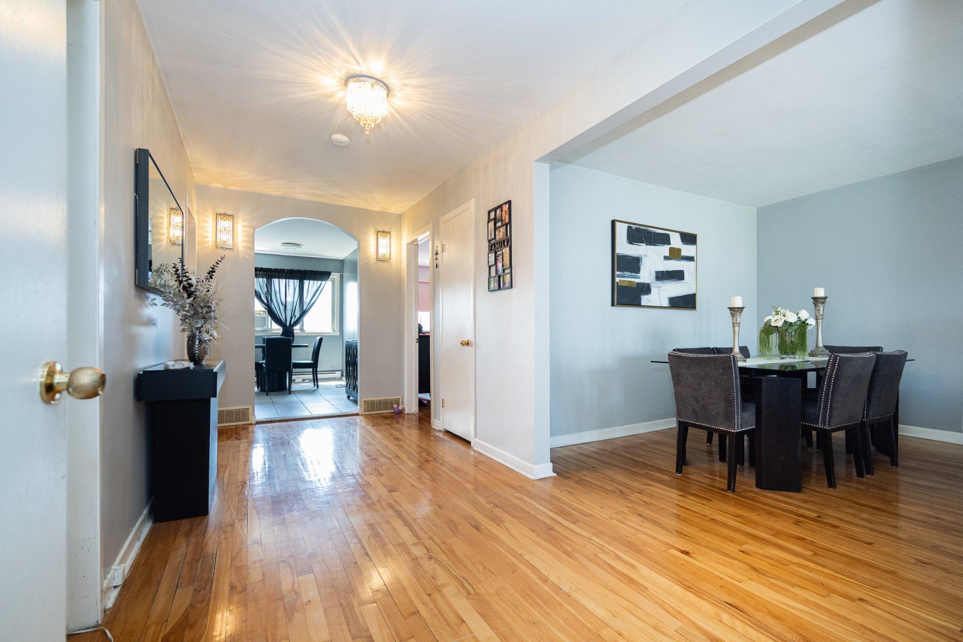 









840

 - 842


Rue Du Calvet

,
Laval (Chomedey),




QC
H7W4E7

