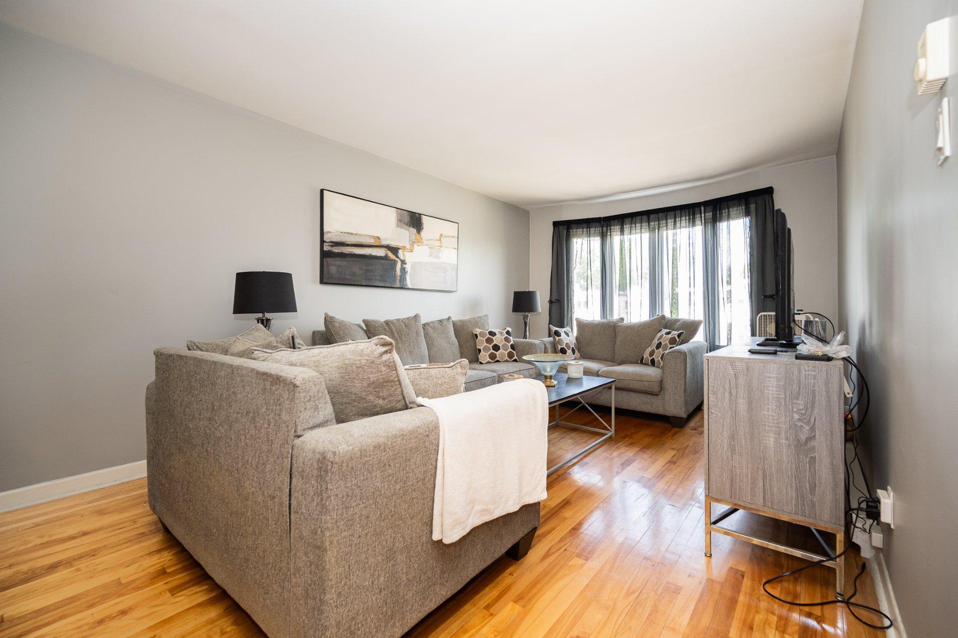 









840

 - 842


Rue Du Calvet

,
Laval (Chomedey),




QC
H7W4E7

