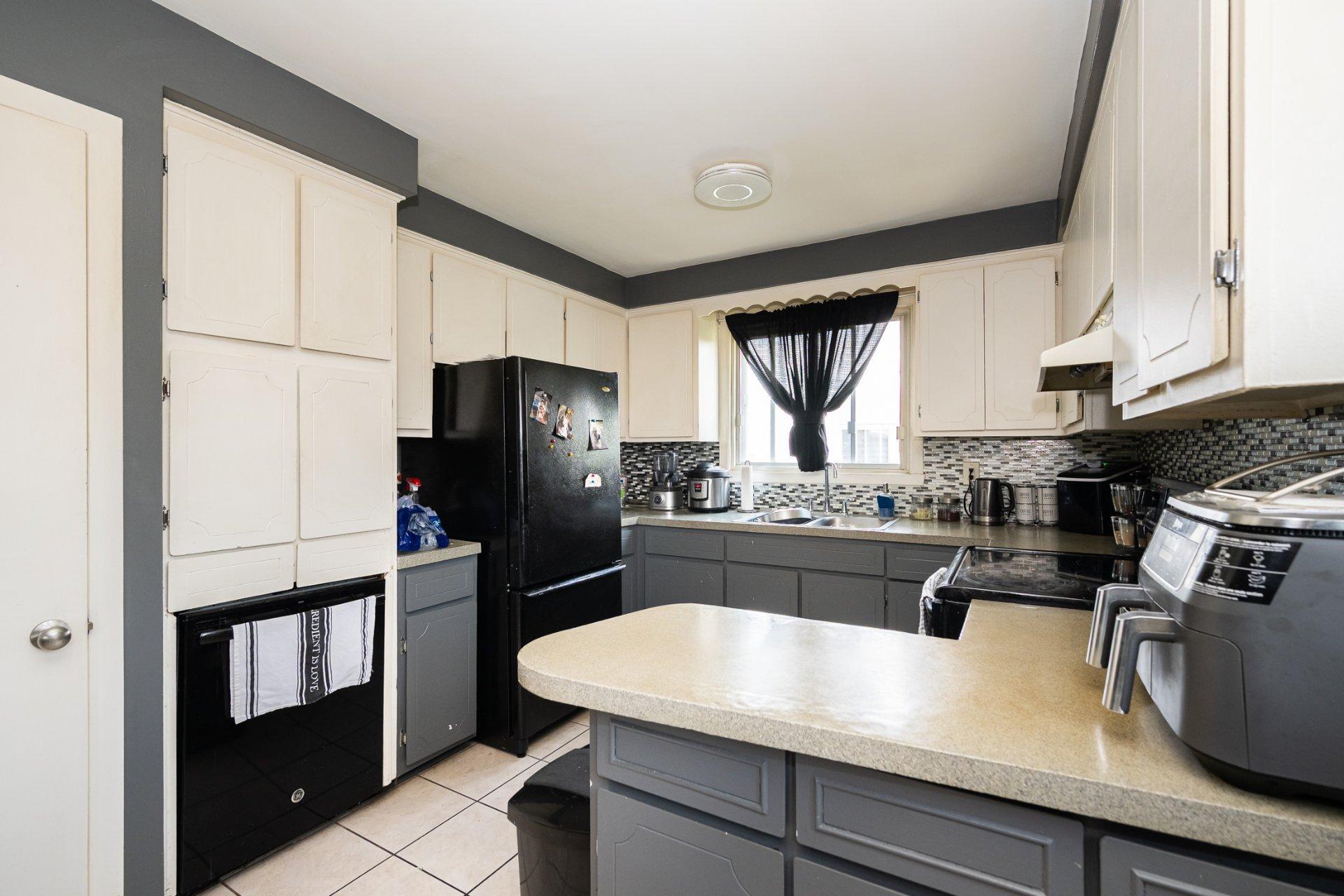 









840

 - 842


Rue Du Calvet

,
Laval (Chomedey),




QC
H7W4E7

