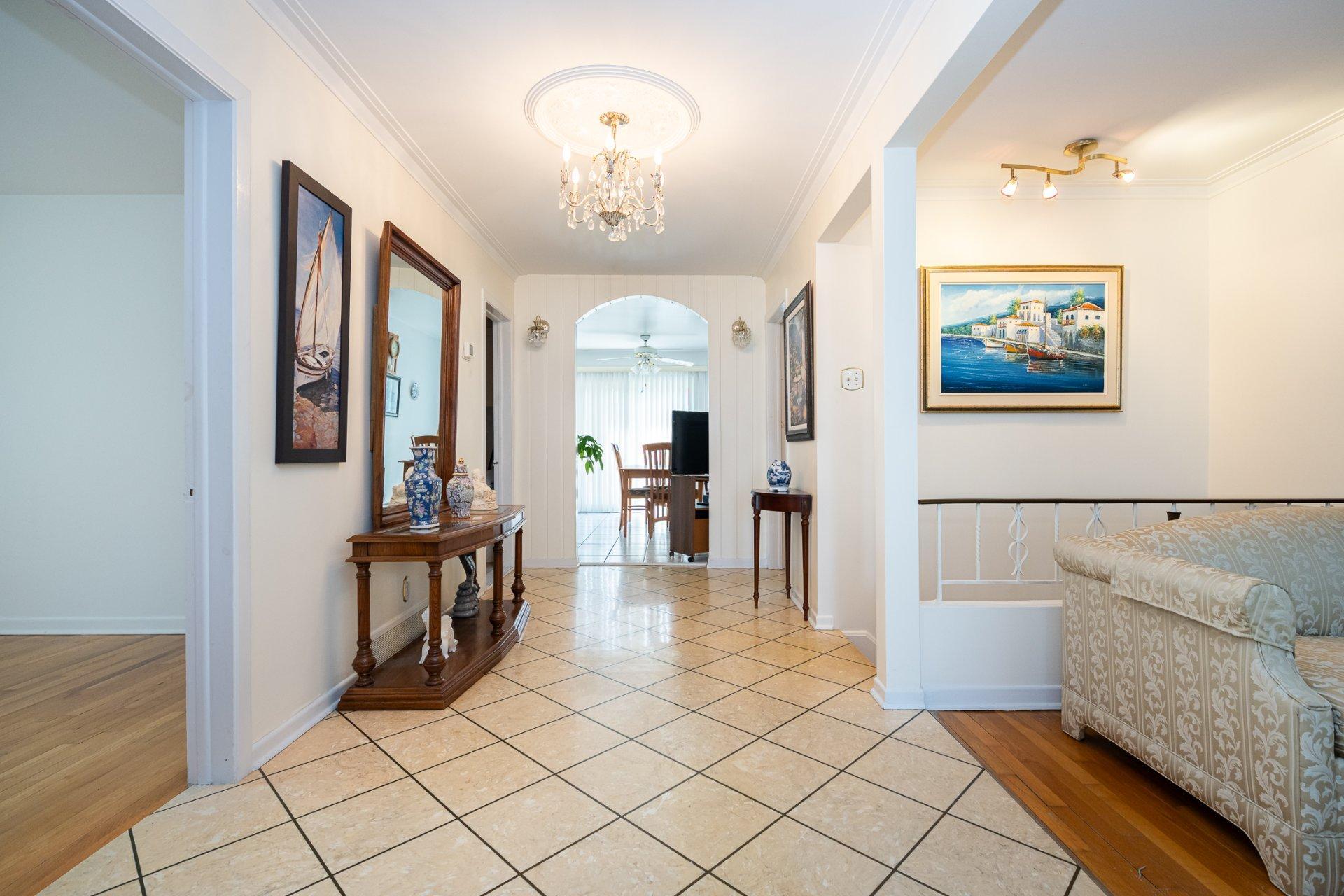 









840

 - 842


Rue Du Calvet

,
Laval (Chomedey),




QC
H7W4E7

