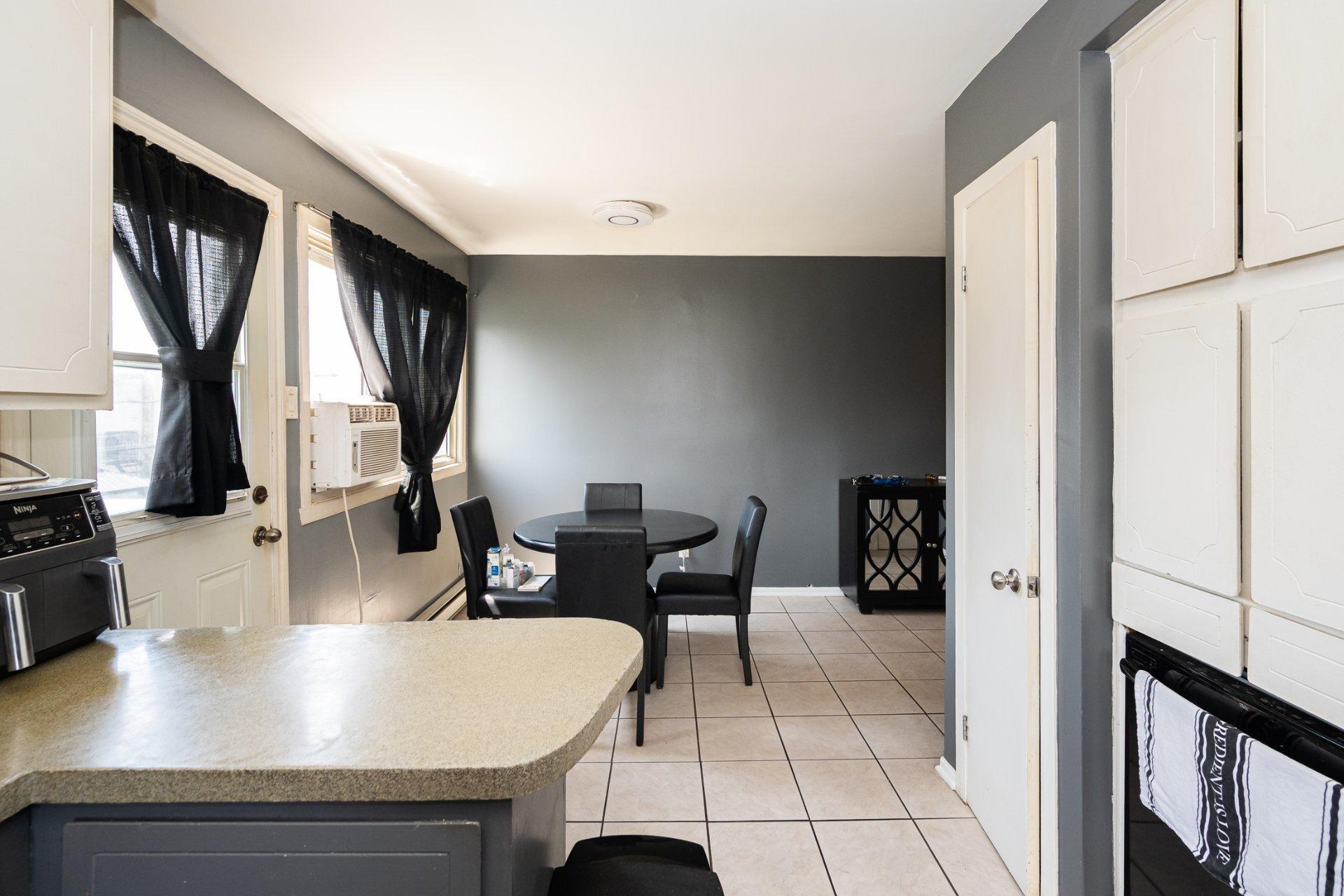 









840

 - 842


Rue Du Calvet

,
Laval (Chomedey),




QC
H7W4E7


