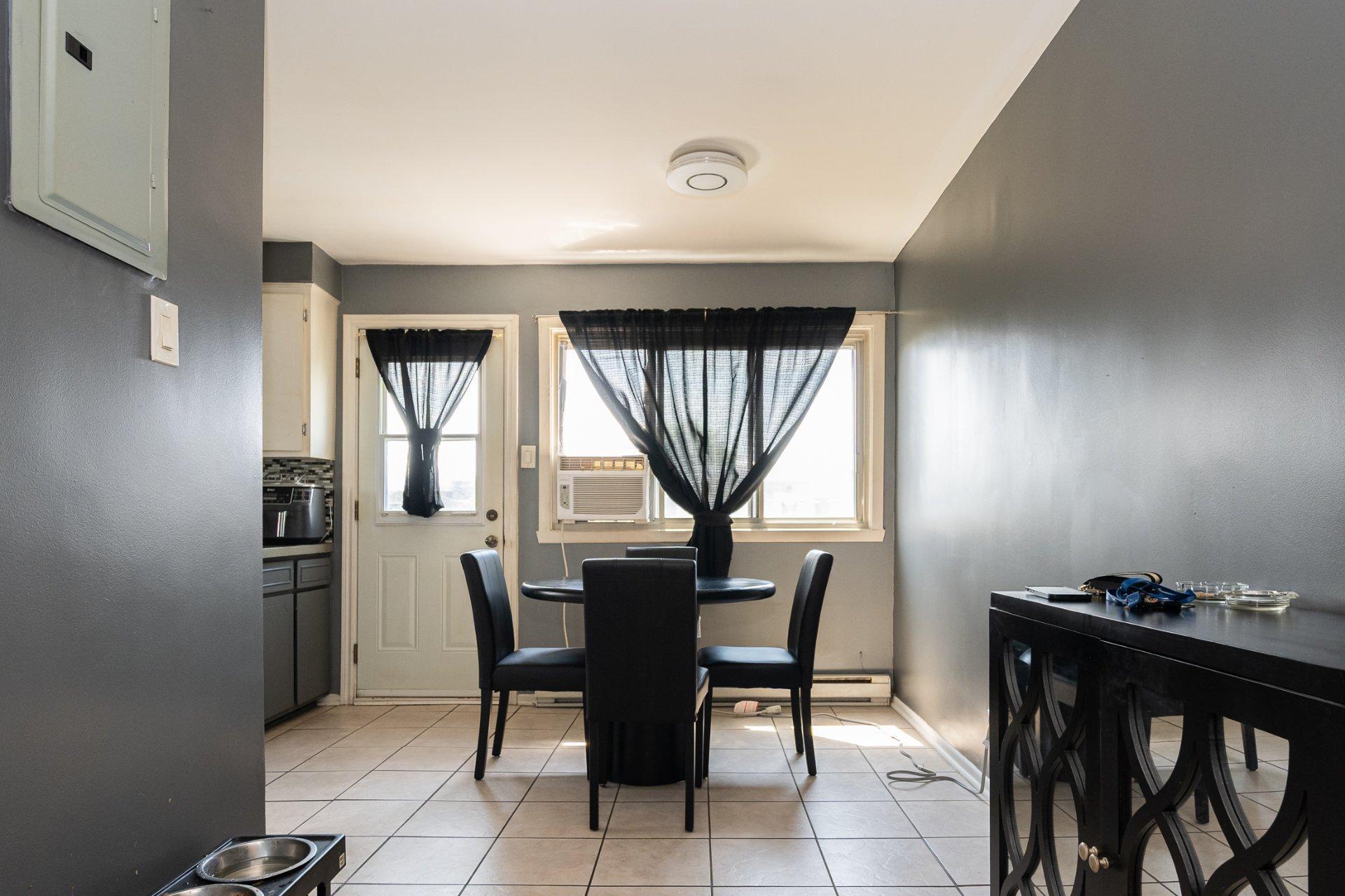 









840

 - 842


Rue Du Calvet

,
Laval (Chomedey),




QC
H7W4E7

