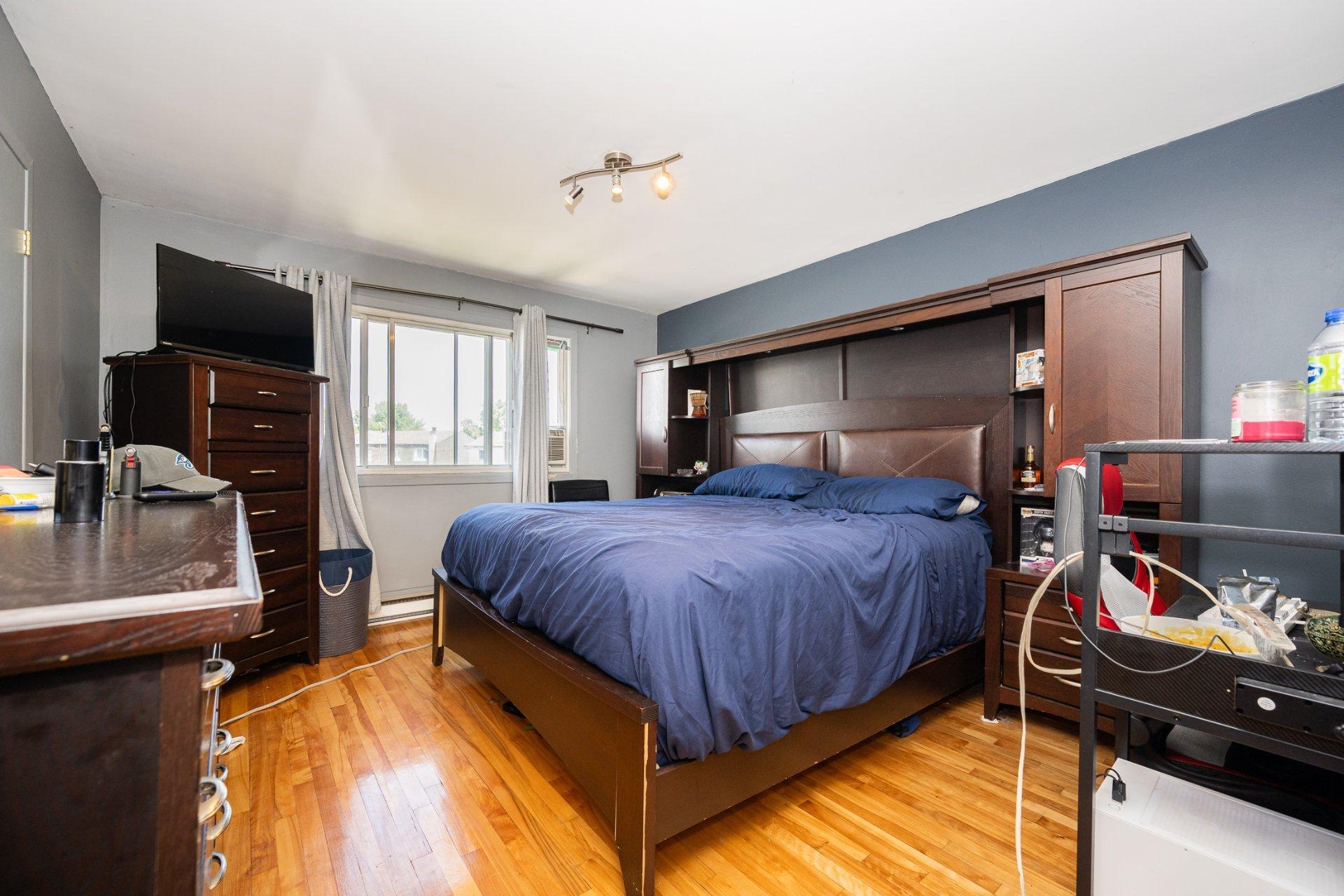 









840

 - 842


Rue Du Calvet

,
Laval (Chomedey),




QC
H7W4E7

