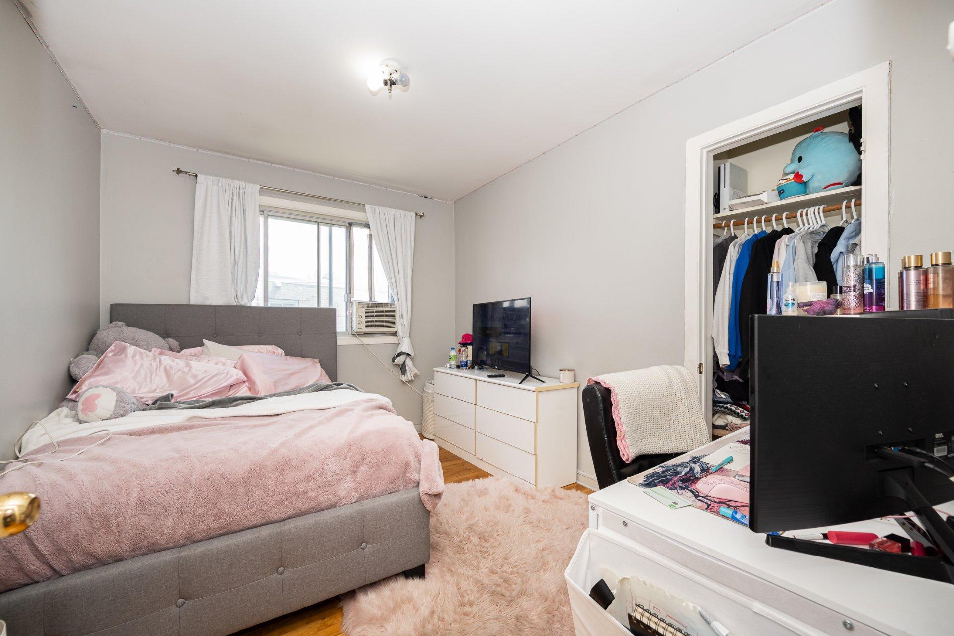 









840

 - 842


Rue Du Calvet

,
Laval (Chomedey),




QC
H7W4E7

