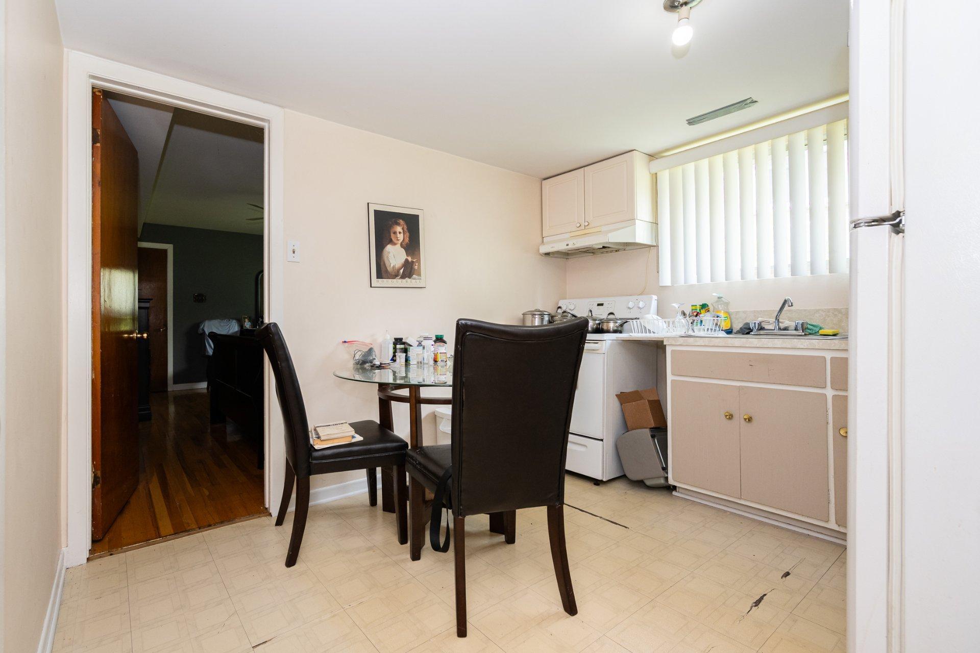 









840

 - 842


Rue Du Calvet

,
Laval (Chomedey),




QC
H7W4E7

