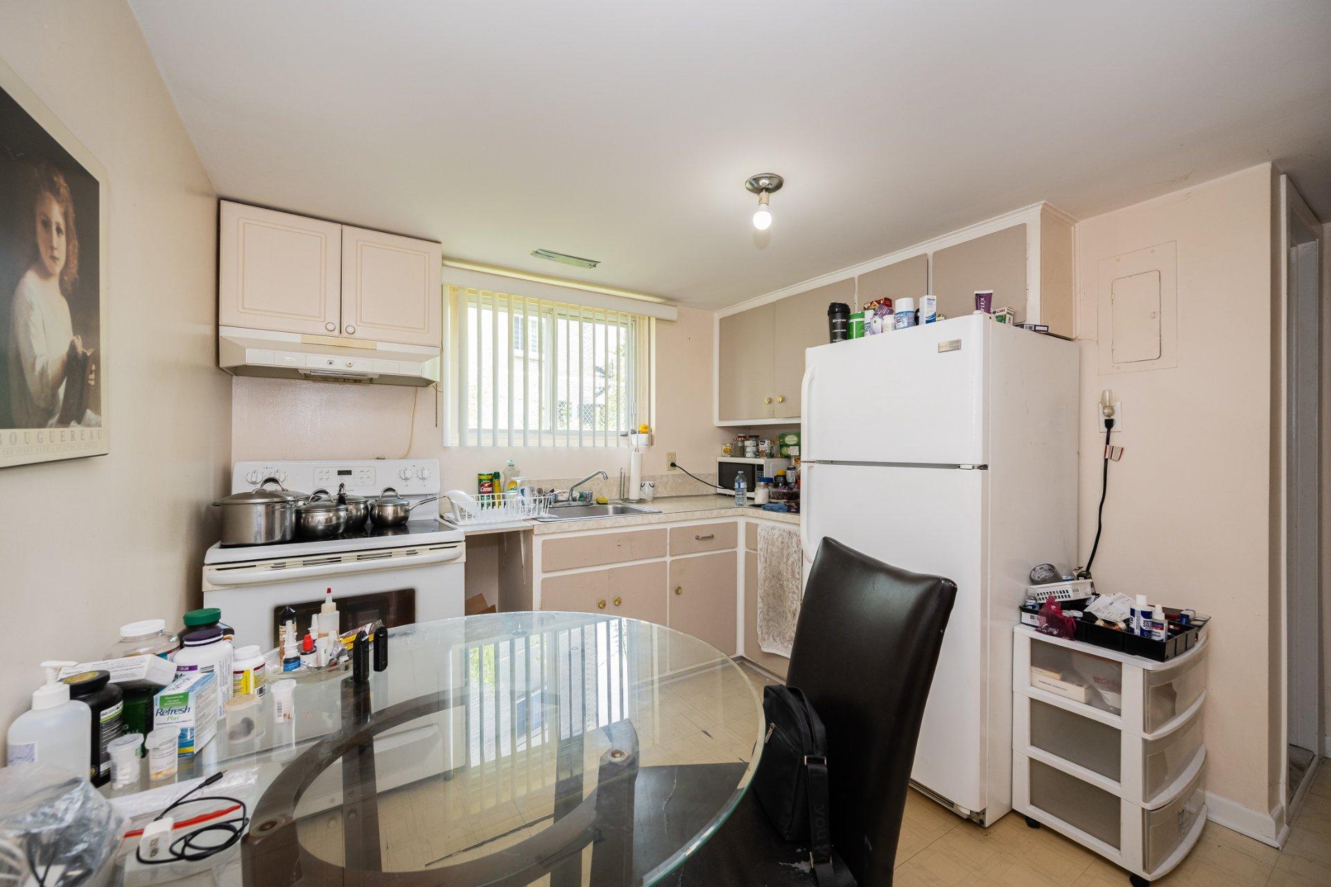 









840

 - 842


Rue Du Calvet

,
Laval (Chomedey),




QC
H7W4E7

