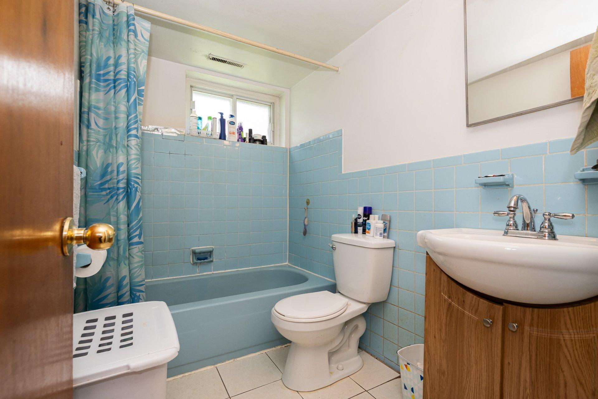 









840

 - 842


Rue Du Calvet

,
Laval (Chomedey),




QC
H7W4E7

