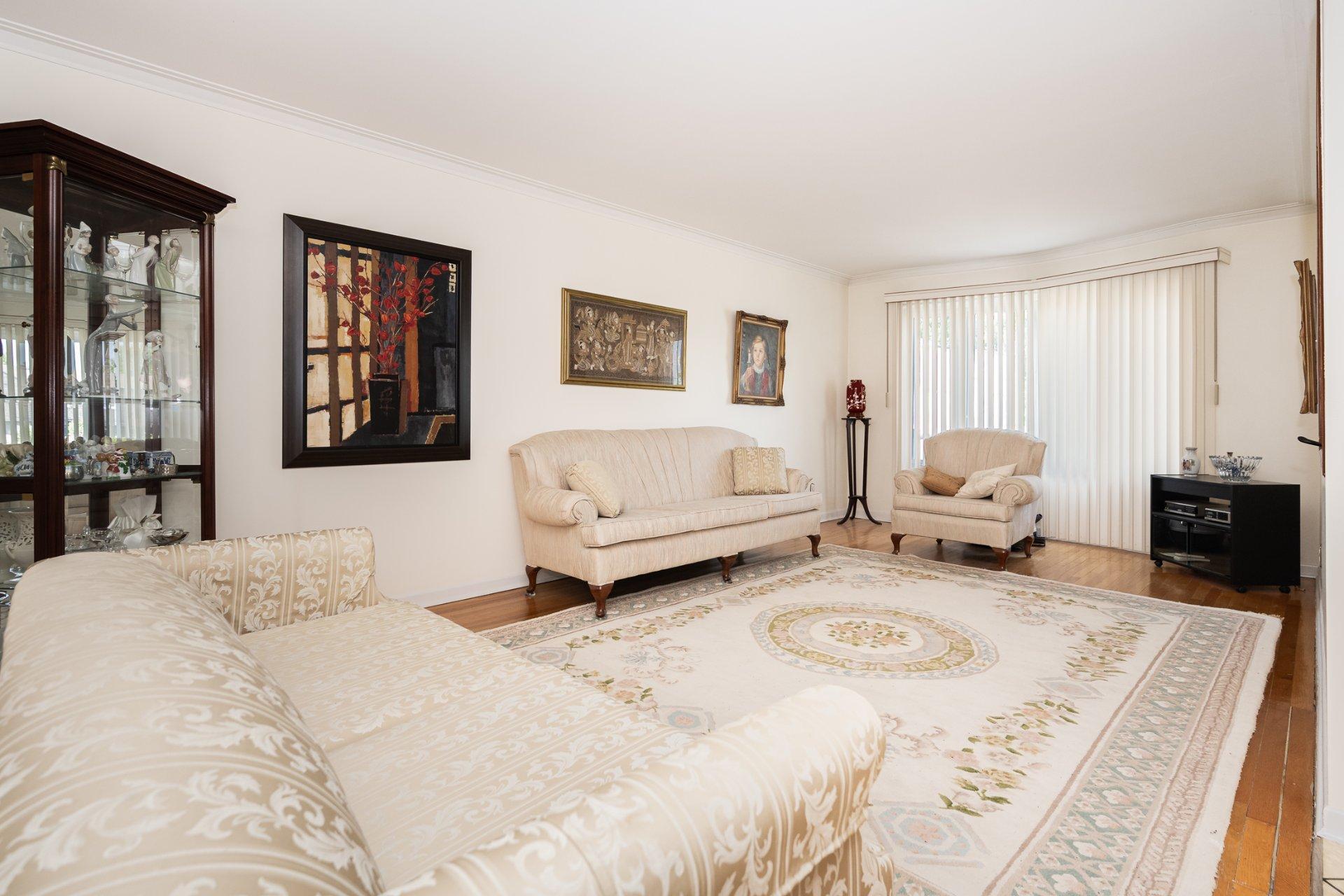 









840

 - 842


Rue Du Calvet

,
Laval (Chomedey),




QC
H7W4E7

