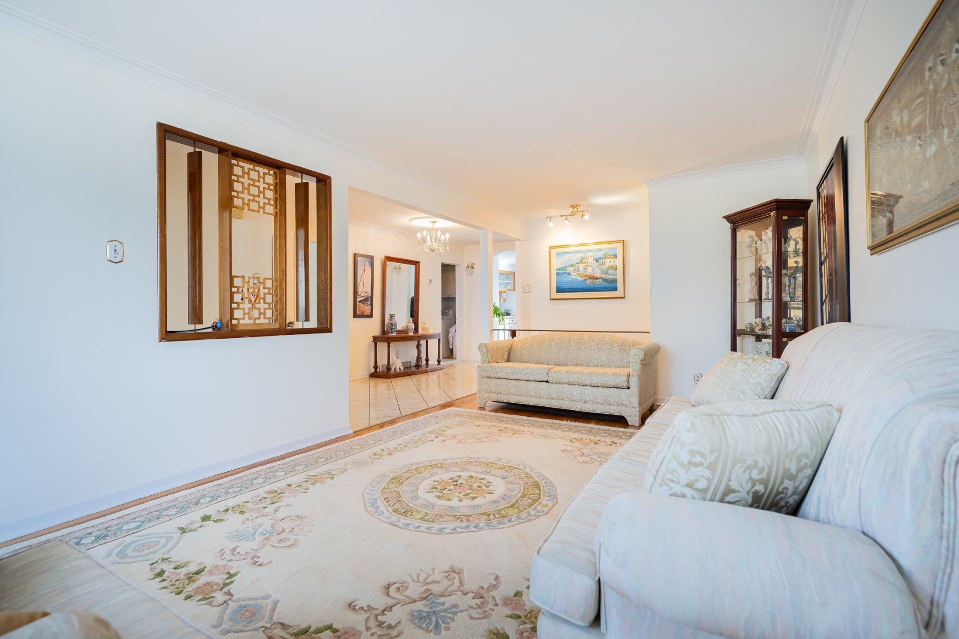 









840

 - 842


Rue Du Calvet

,
Laval (Chomedey),




QC
H7W4E7

