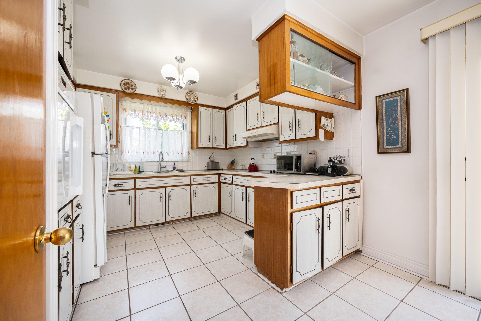 









840

 - 842


Rue Du Calvet

,
Laval (Chomedey),




QC
H7W4E7

