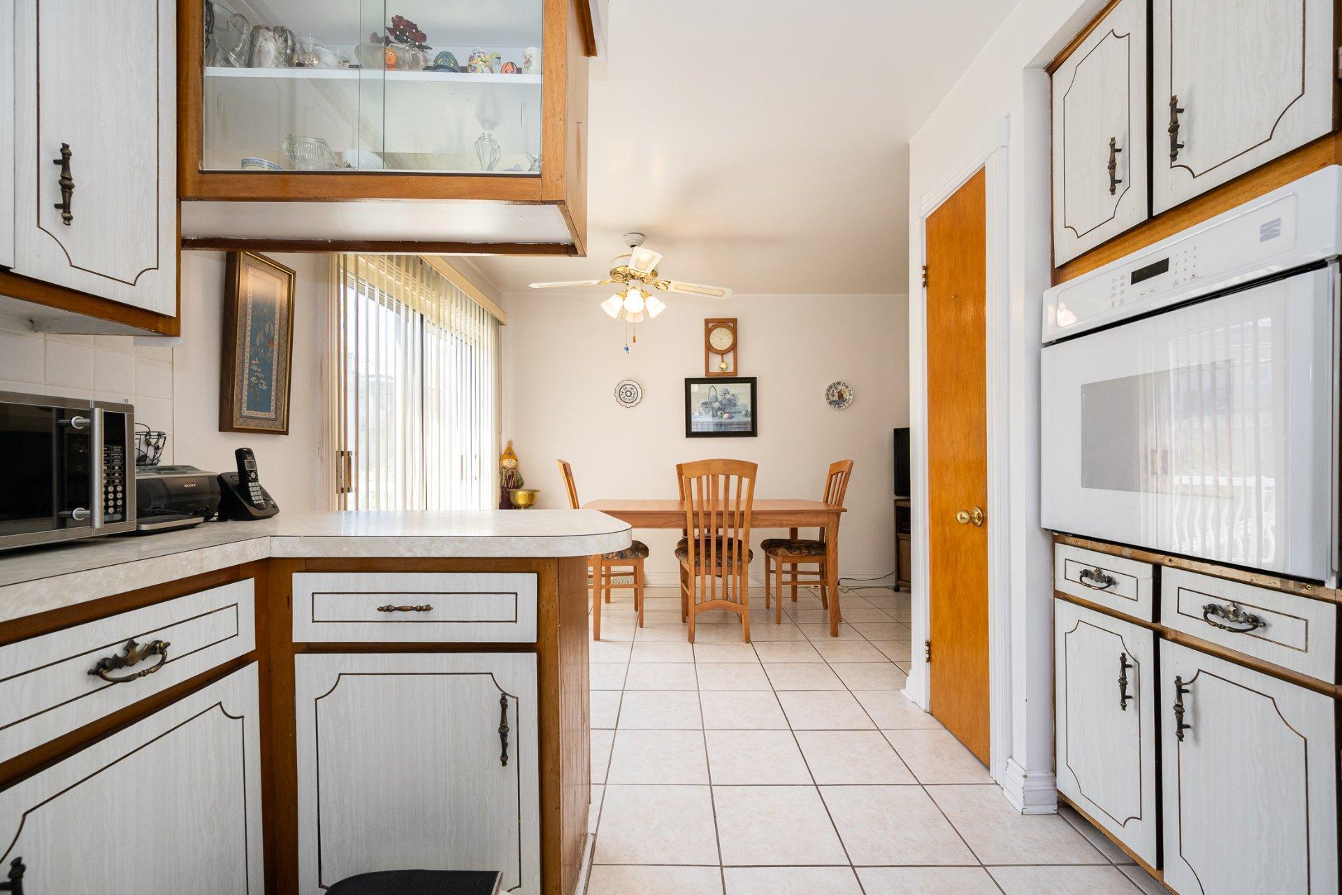 









840

 - 842


Rue Du Calvet

,
Laval (Chomedey),




QC
H7W4E7


