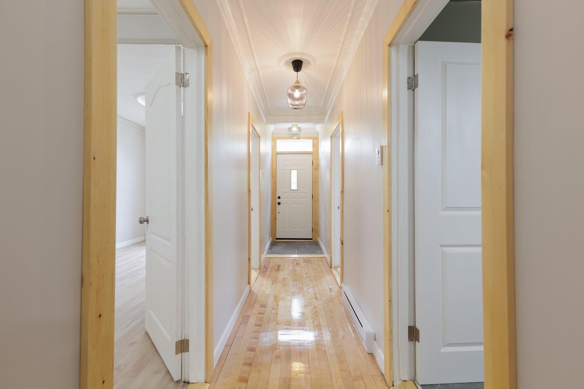 









2028


Rue Jacques-Hertel

,
Montréal (Le Sud-Ouest),




QC
H4E1R1

