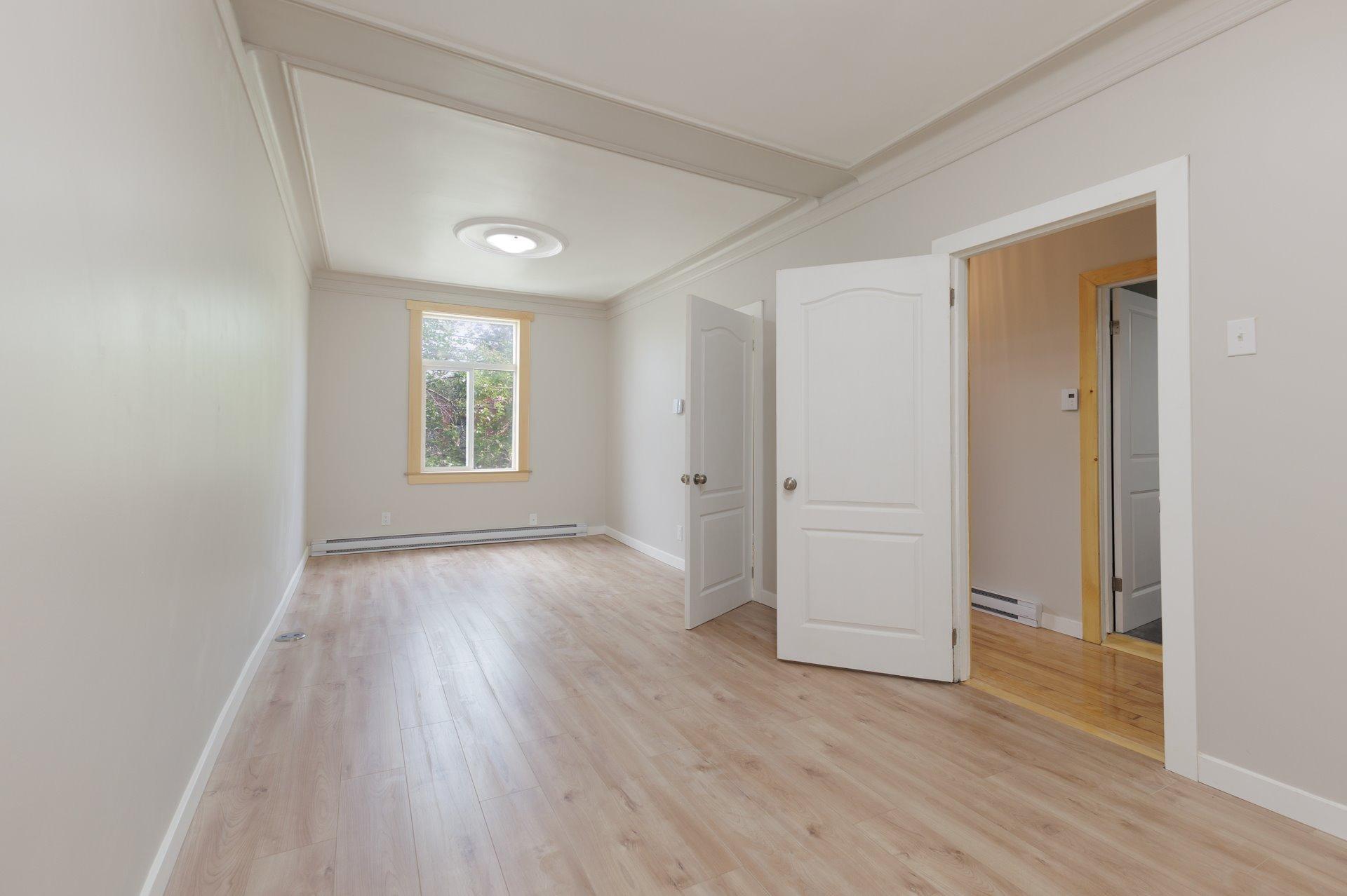 









2028


Rue Jacques-Hertel

,
Montréal (Le Sud-Ouest),




QC
H4E1R1


